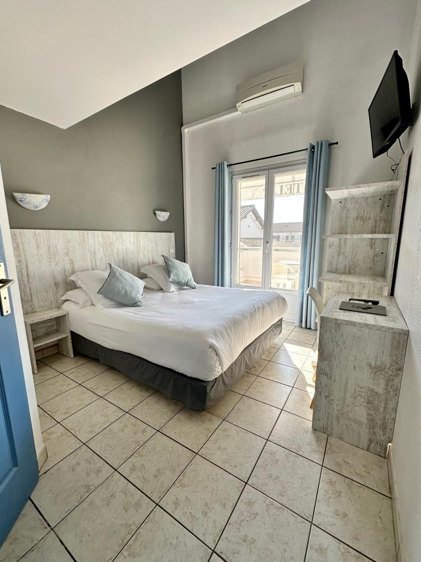 Comfort Quadruple Room with Balcony - Photo 1