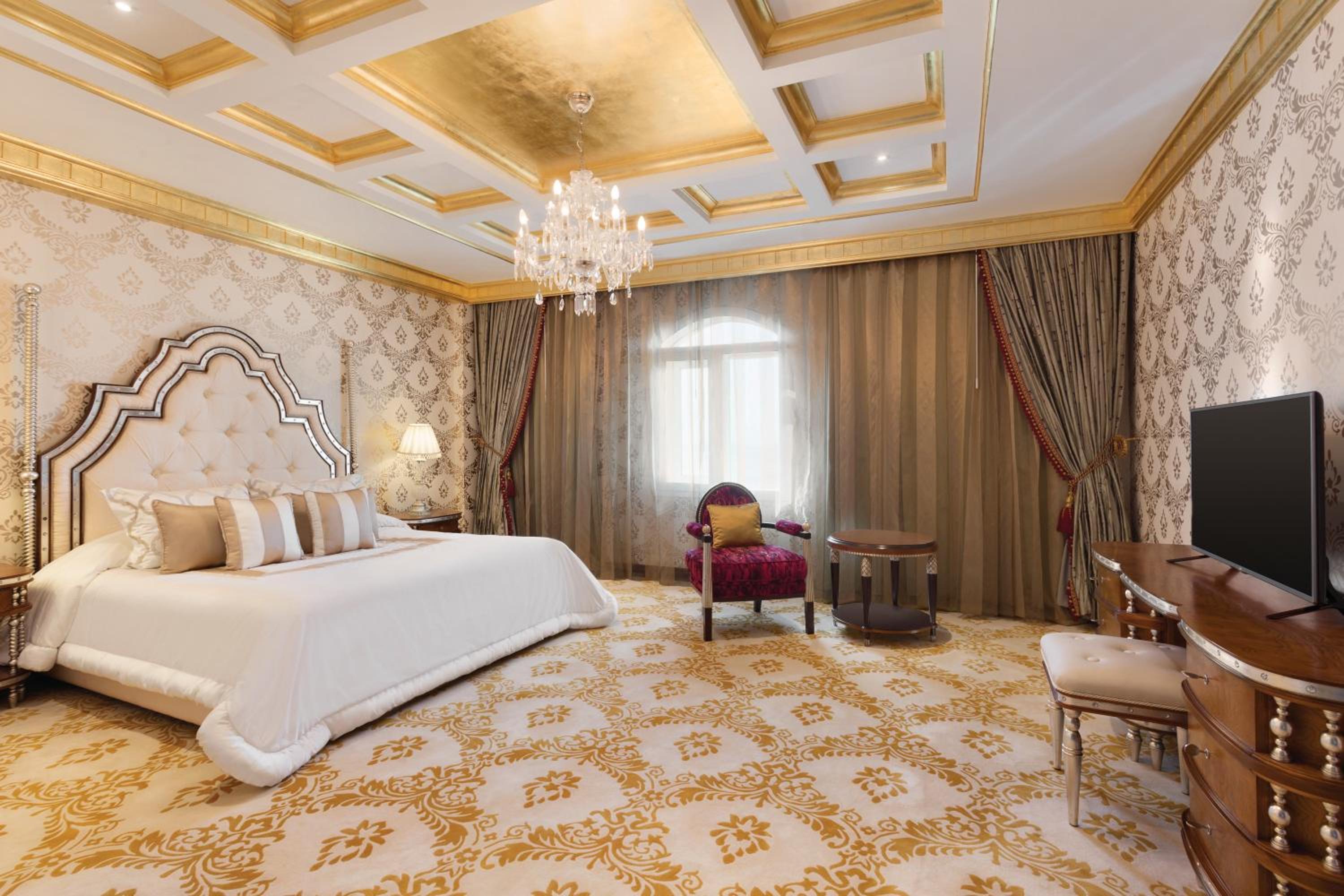 Al Kaabi Suite with One King Bed photo 2