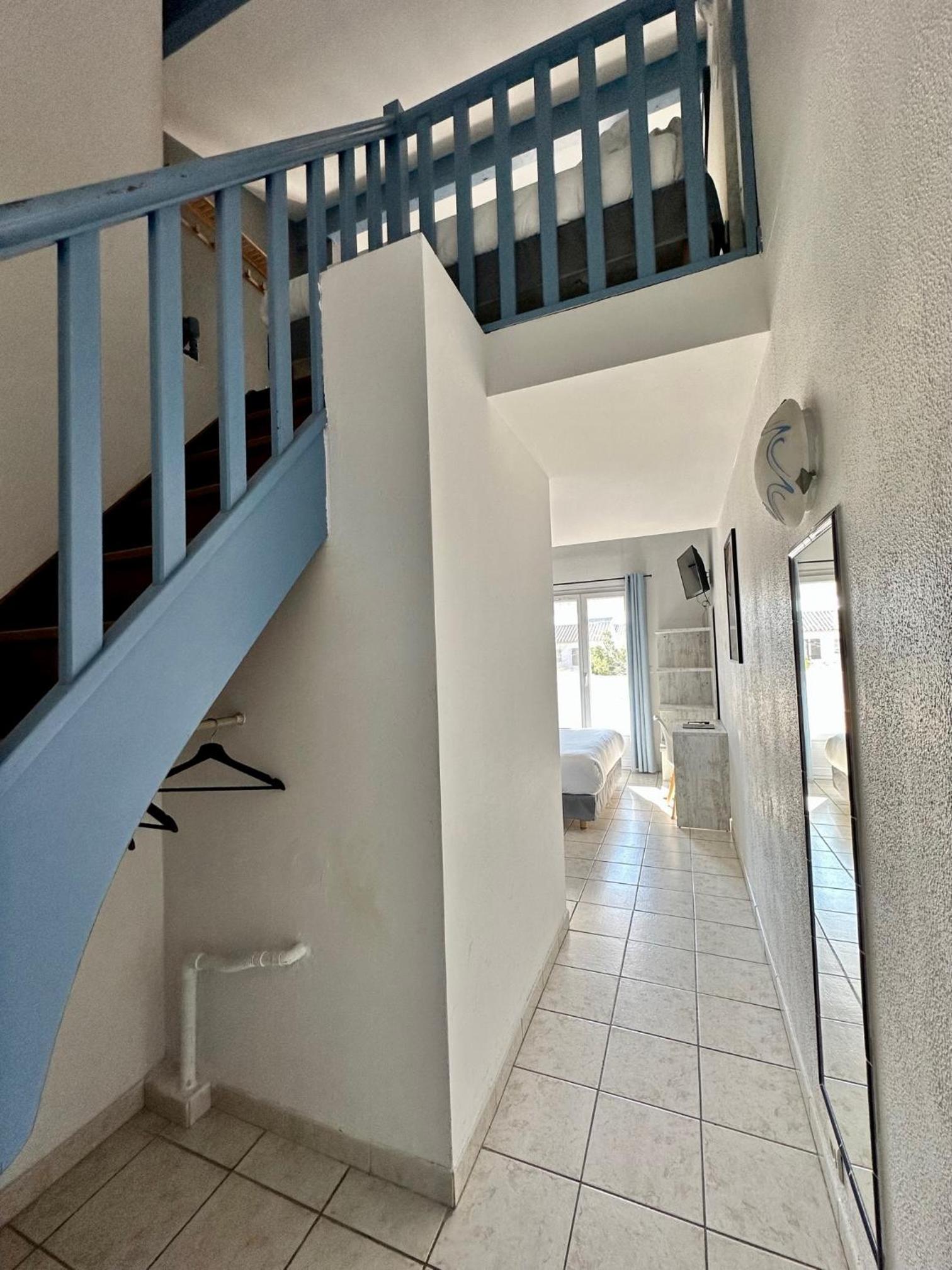 Comfort Quadruple Room with Balcony - Photo 4