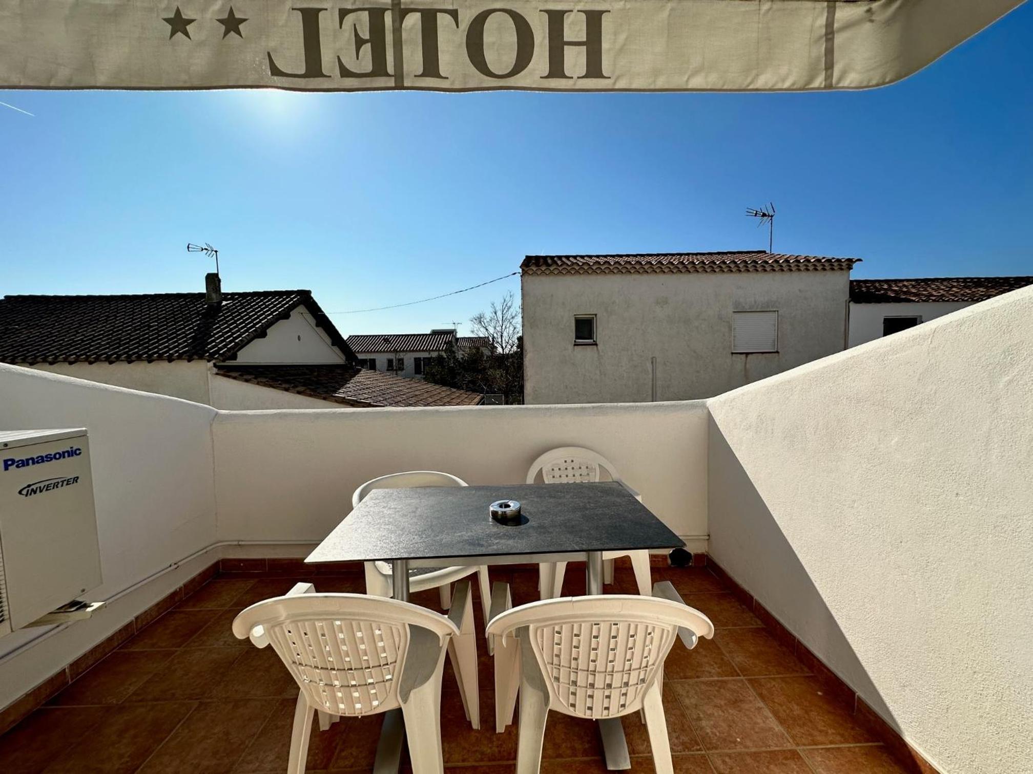 Comfort Quadruple Room with Balcony - Photo 2