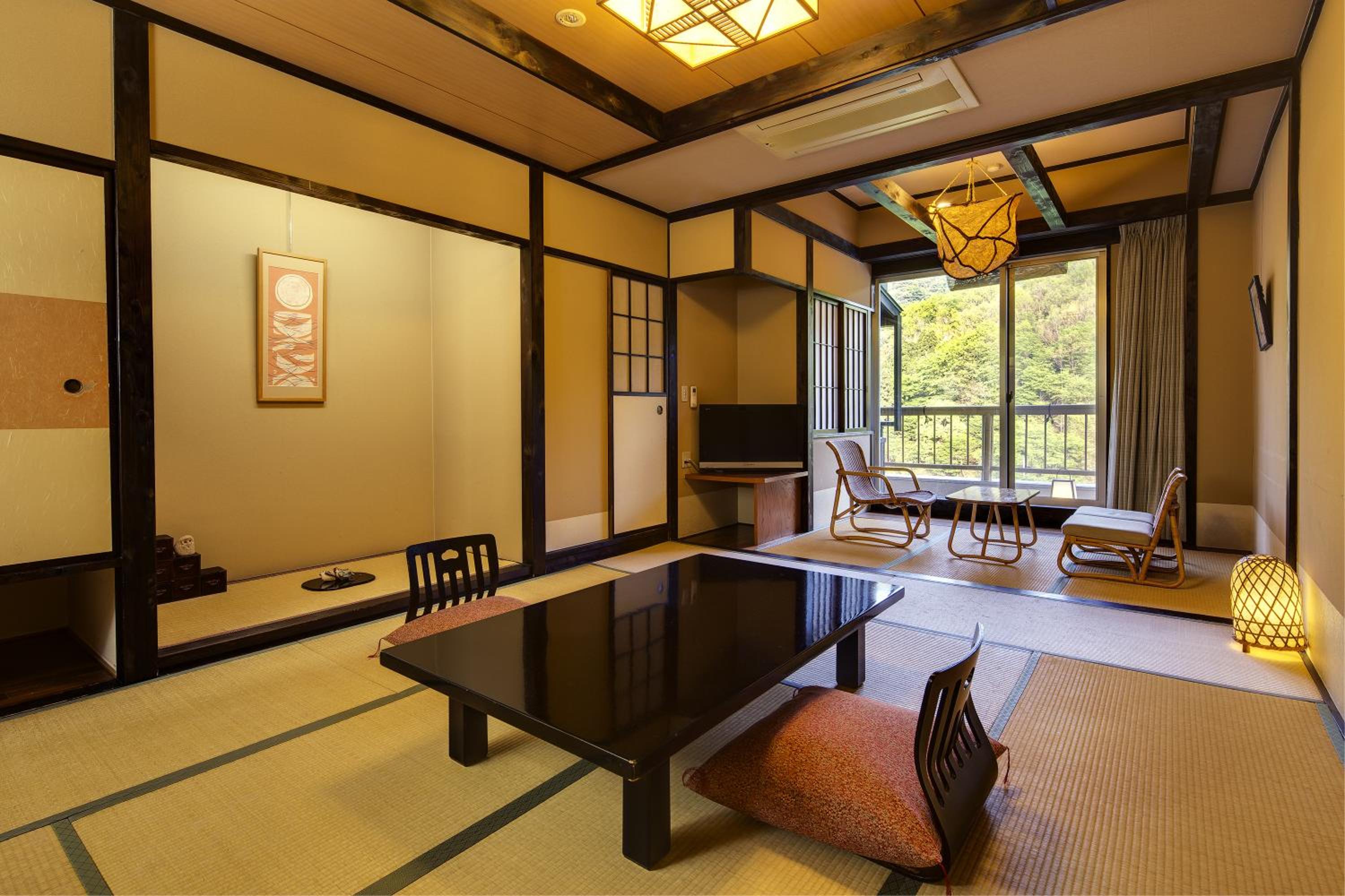Japanese-Style Family Room with Open-Air Bath - Smoking