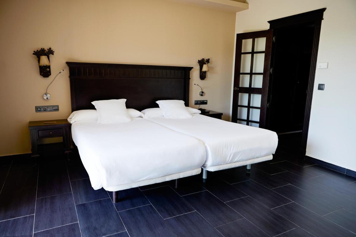Double Room with Patio photo 1