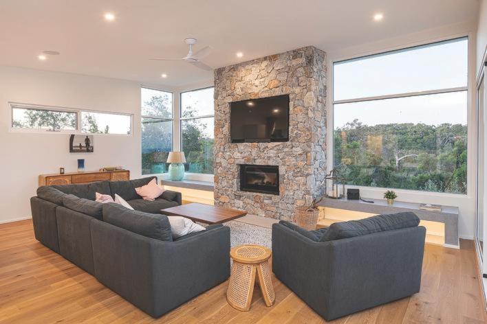 Five-Bedroom House photo 2
