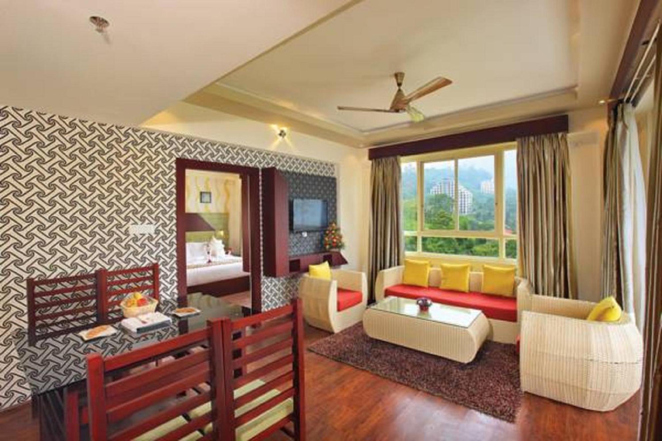 Suite with Balcony - Photo 6