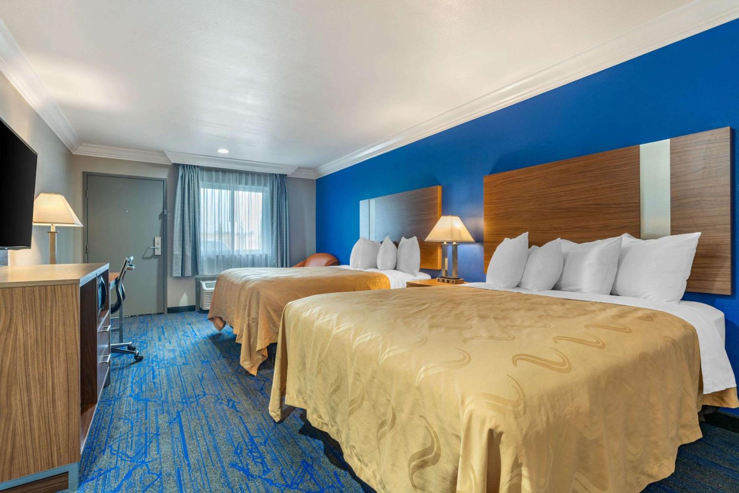 Queen Room with Two Queen Beds - Accessible/Non-Smoking  photo 3