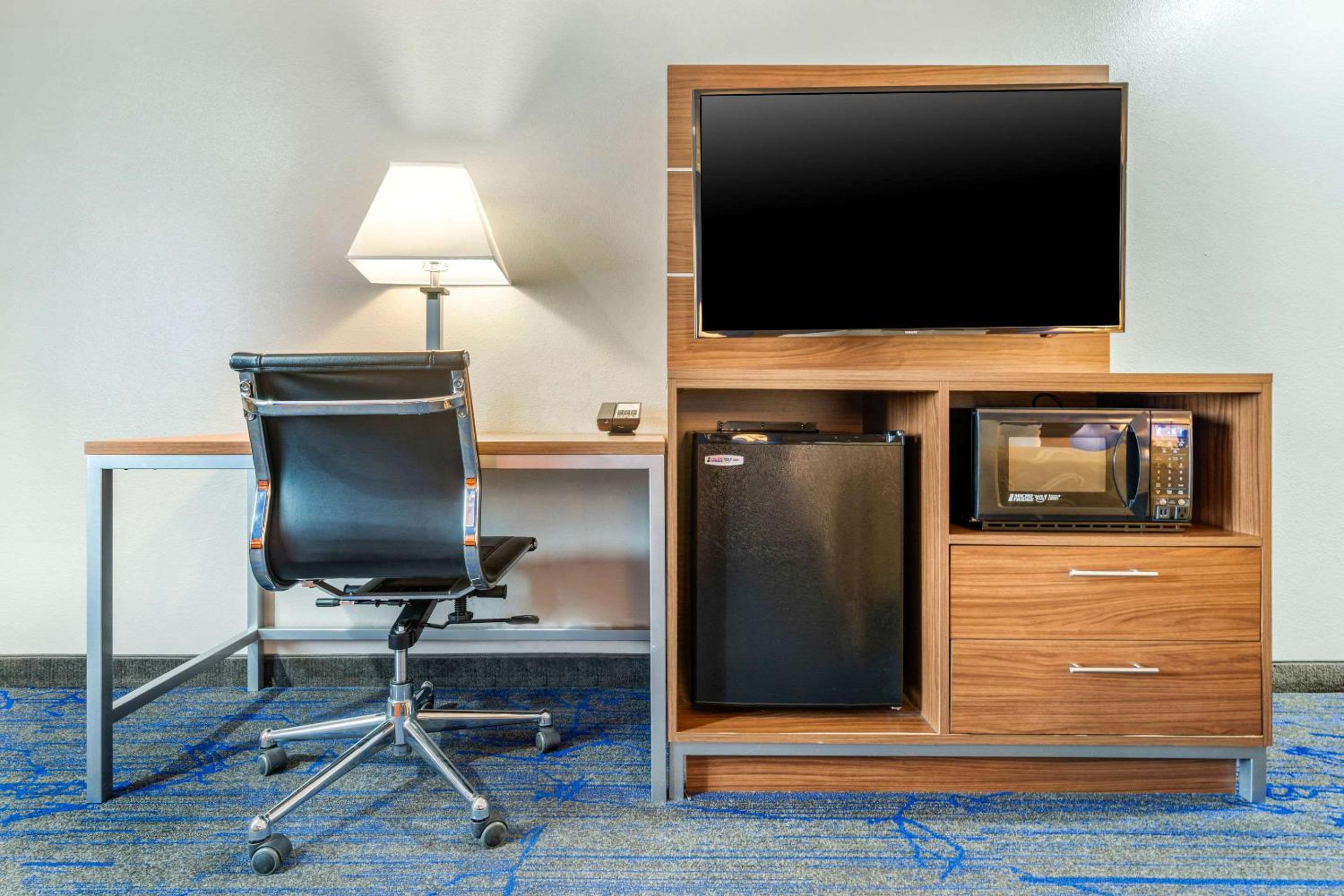 King Room - Accessible/Non-Smoking photo 3