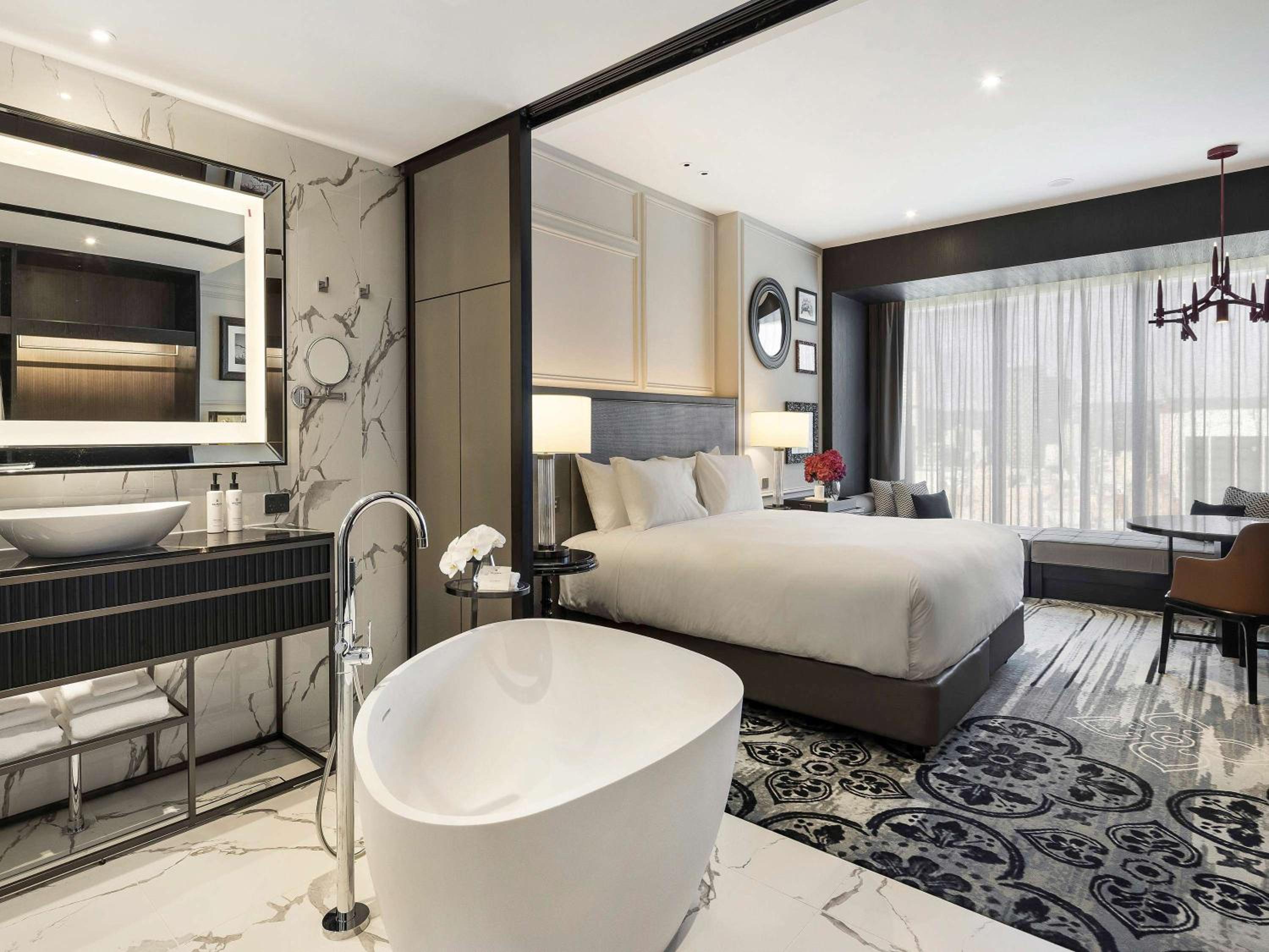 Luxury King Room with City or Hills View - Photo 1