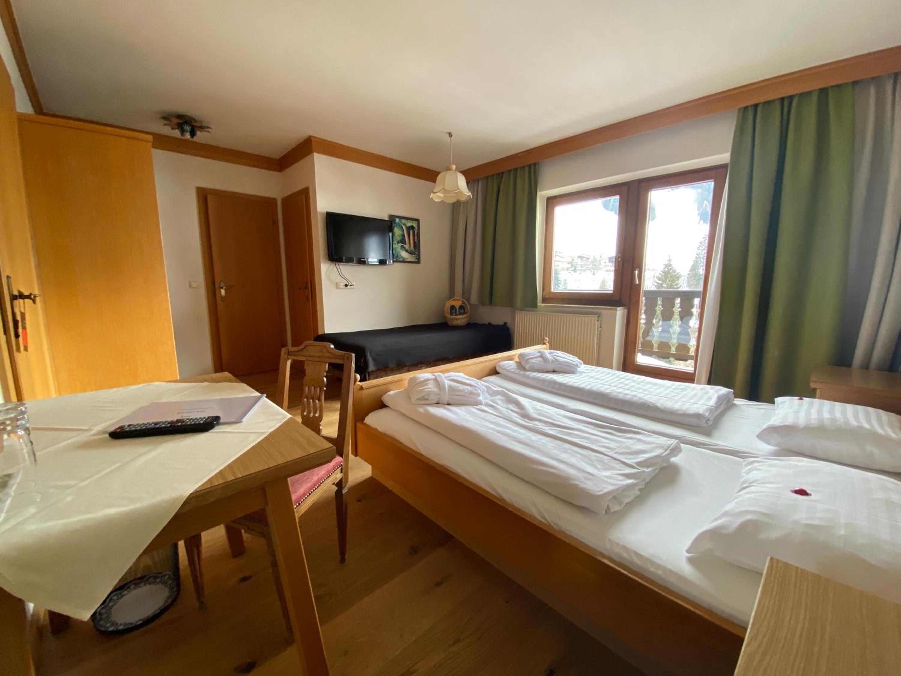 Double Room with Extra Bed photo 1