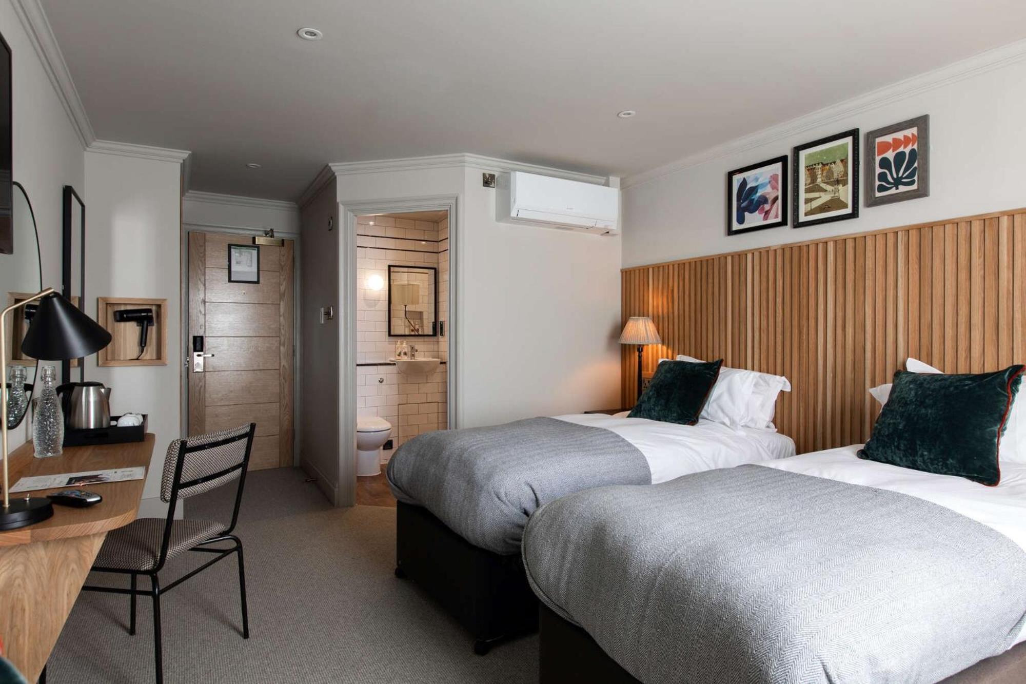Twin Room - Photo 3