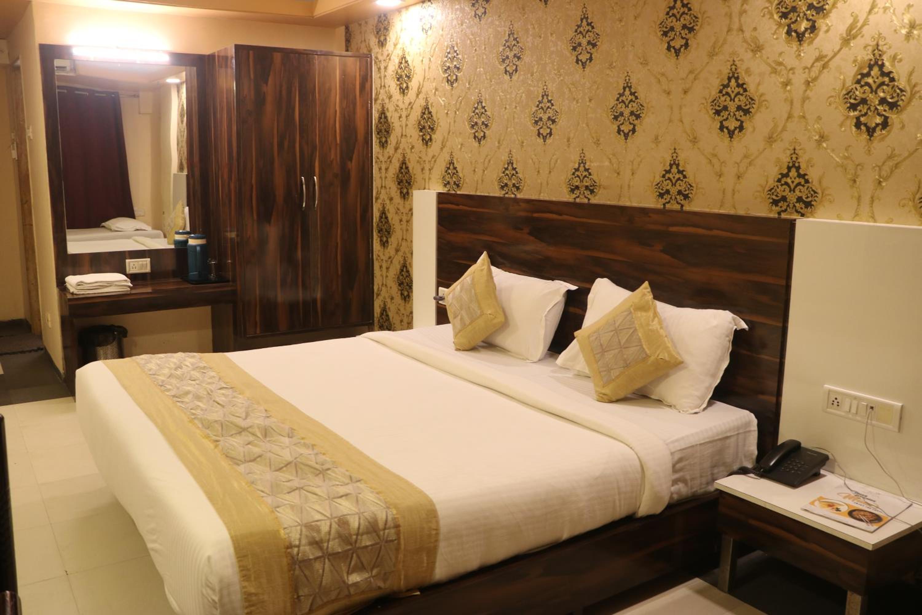 Super Deluxe AC Room - Photo 1