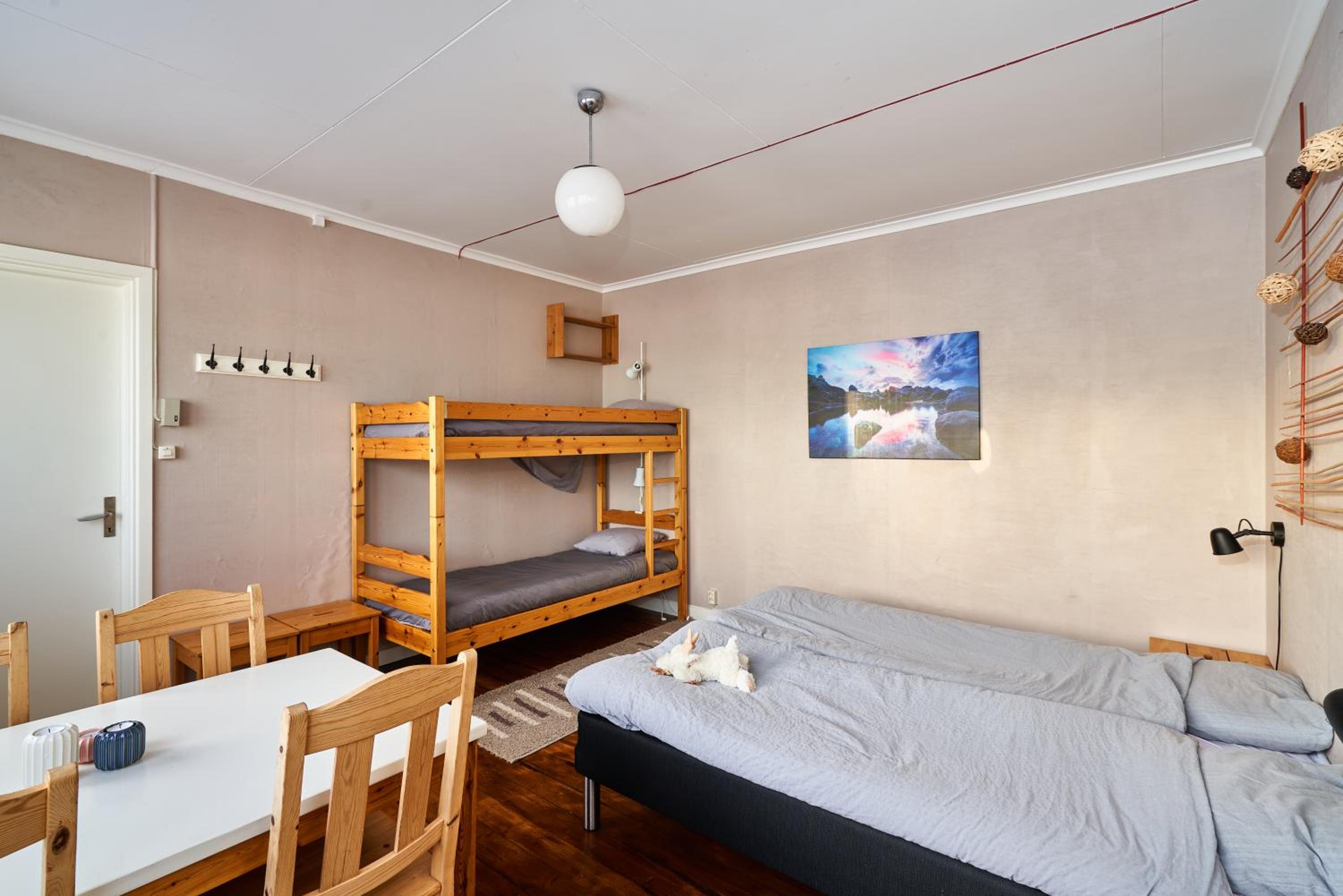 Economy Quadruple Room with Shared Bathroom photo 2