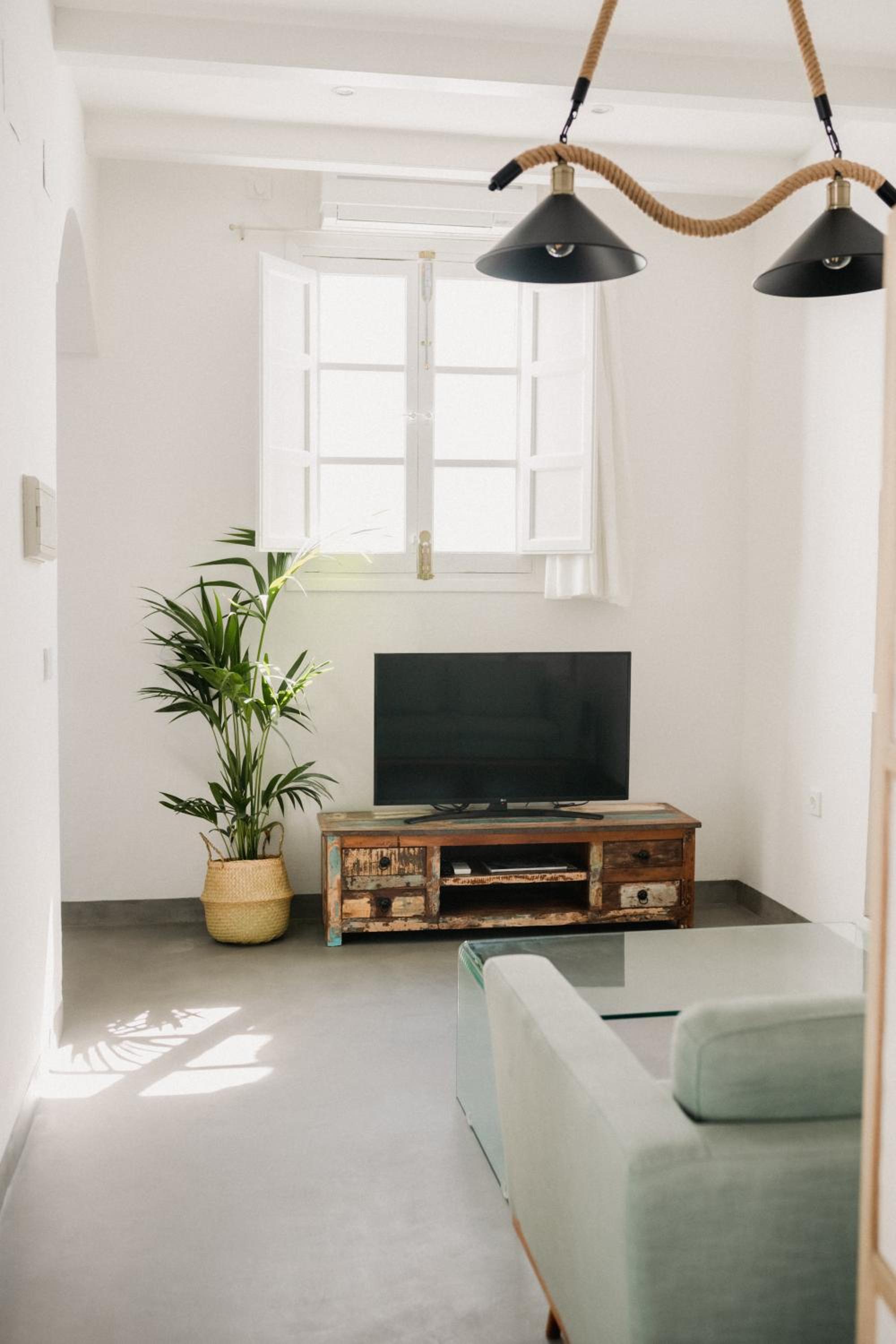 One-Bedroom Apartment - Photo 11