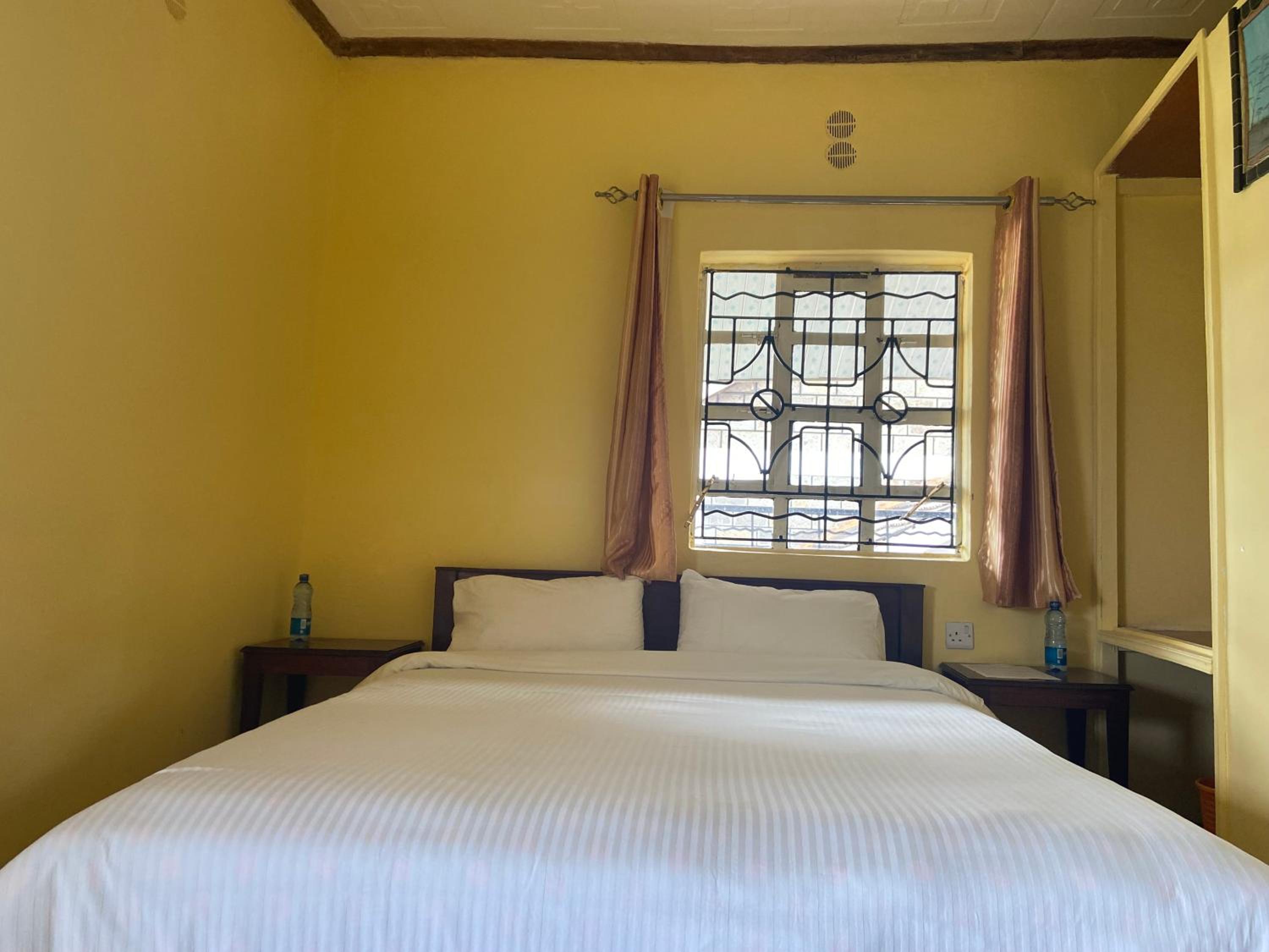 Deluxe Double Room with Shower photo 3