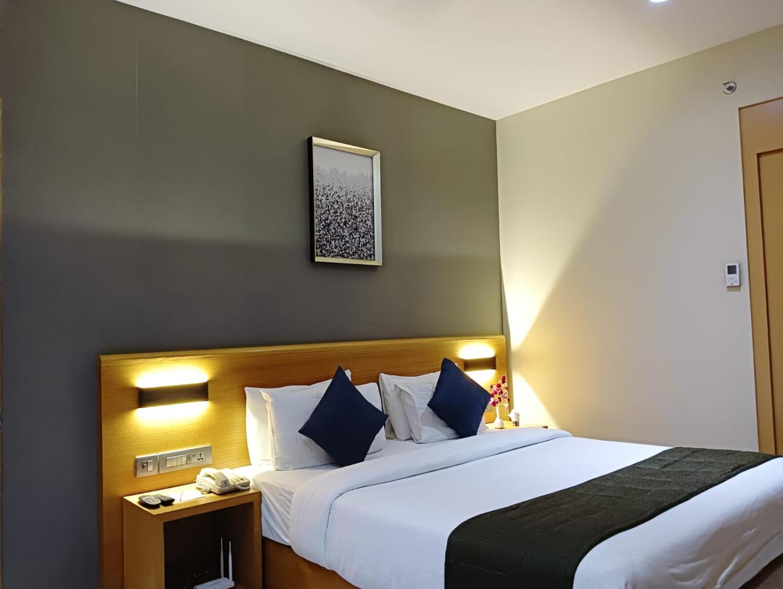 Suite with City View - 10% off on F&B,10% off on Laundry photo 2