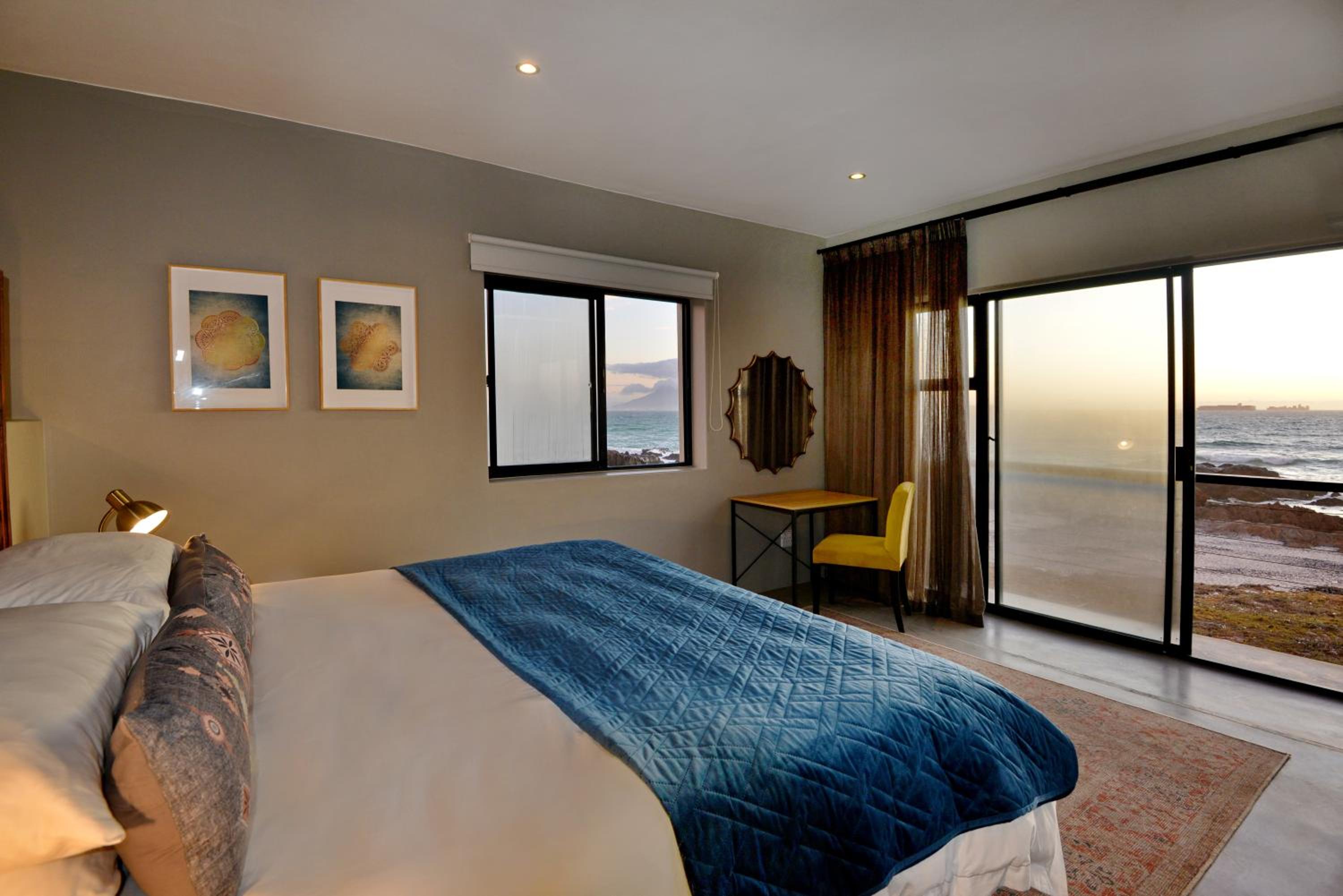 Suite - Photo 1