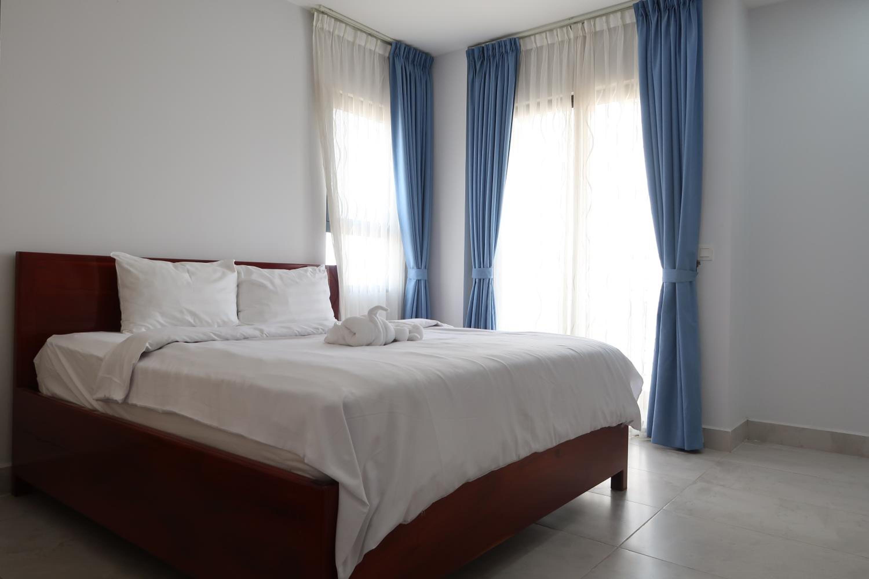 Apartment with Balcony - Photo 1