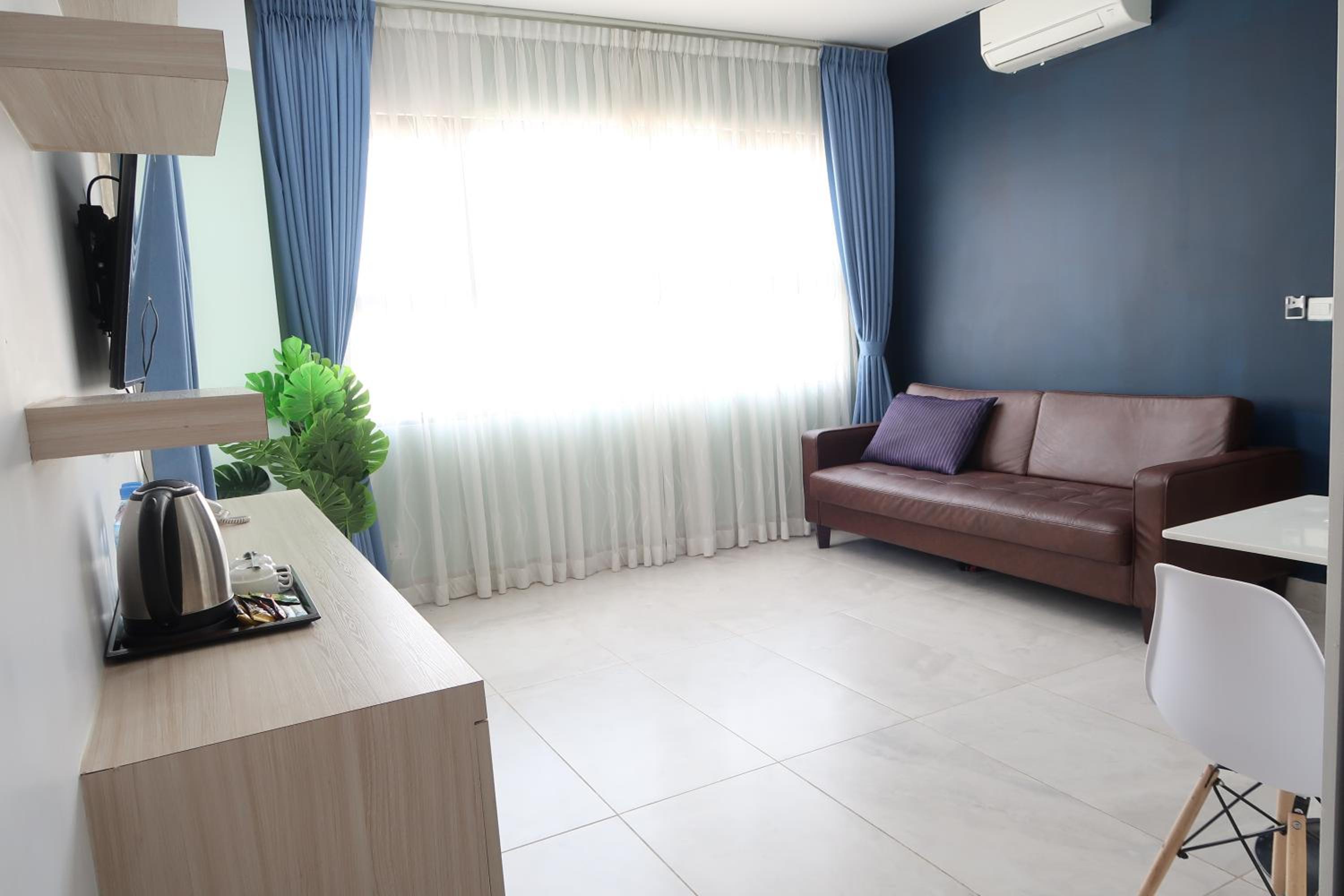 Apartment with Balcony - Photo 11
