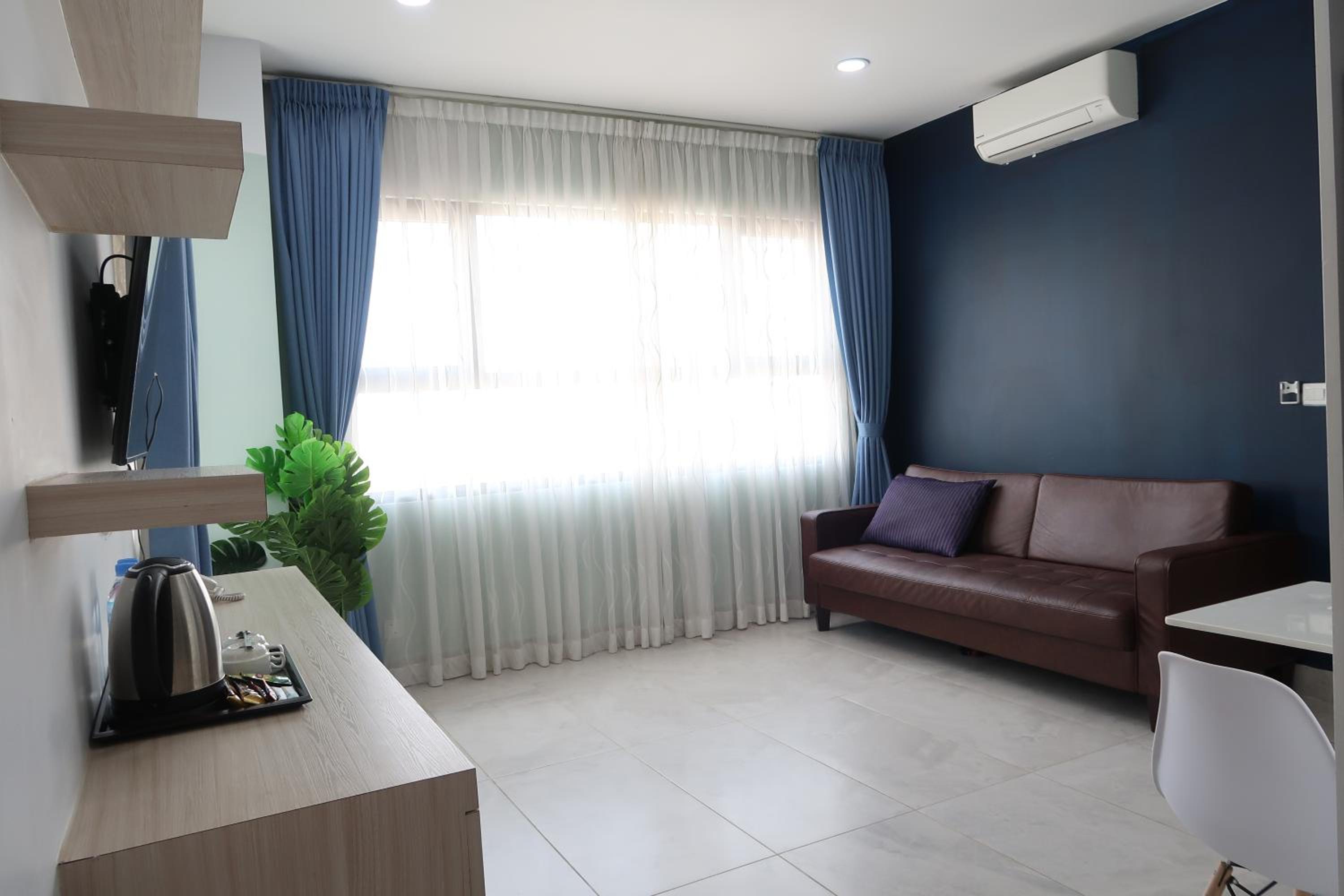 Apartment with Balcony - Photo 12