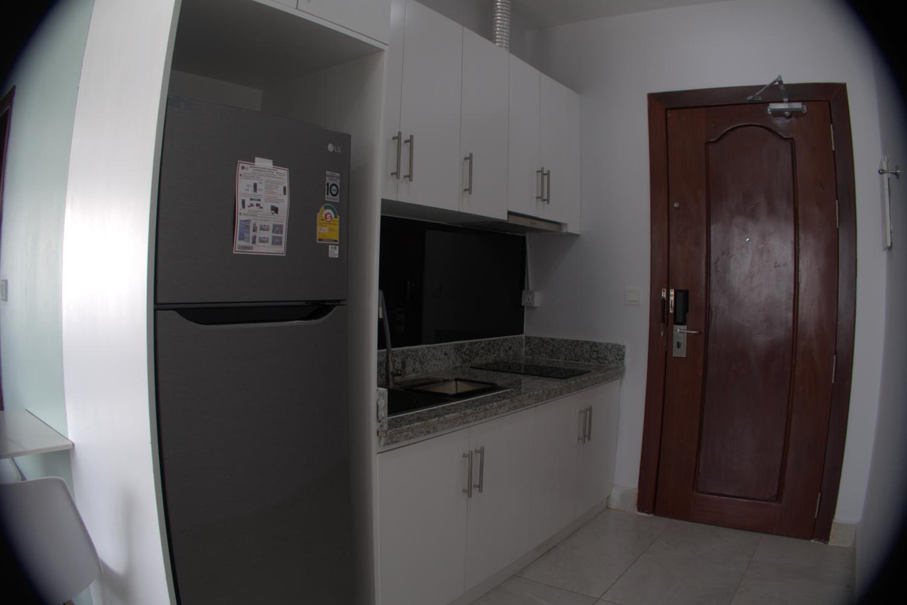 Apartment with Balcony - Photo 9