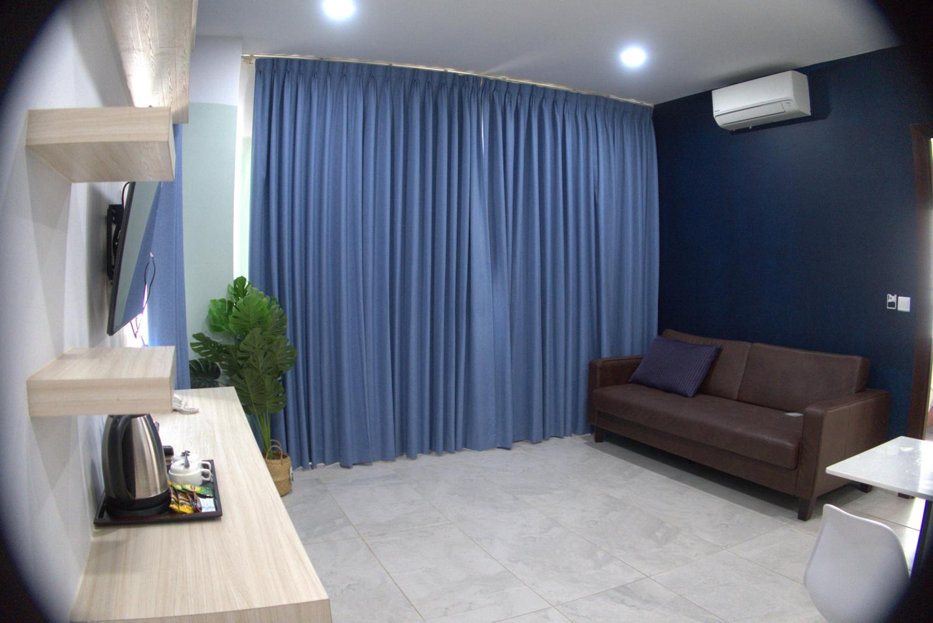Apartment with Balcony - Photo 10