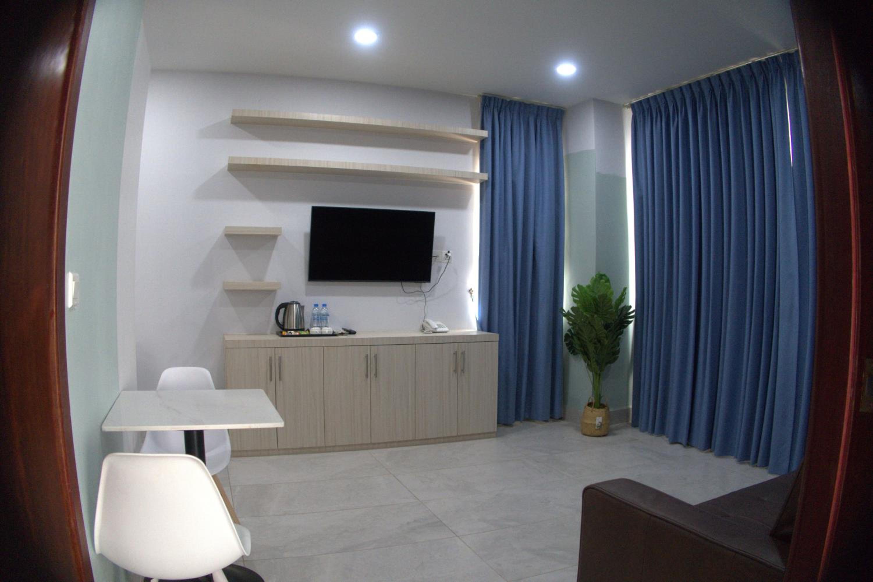 Apartment with Balcony - Photo 15