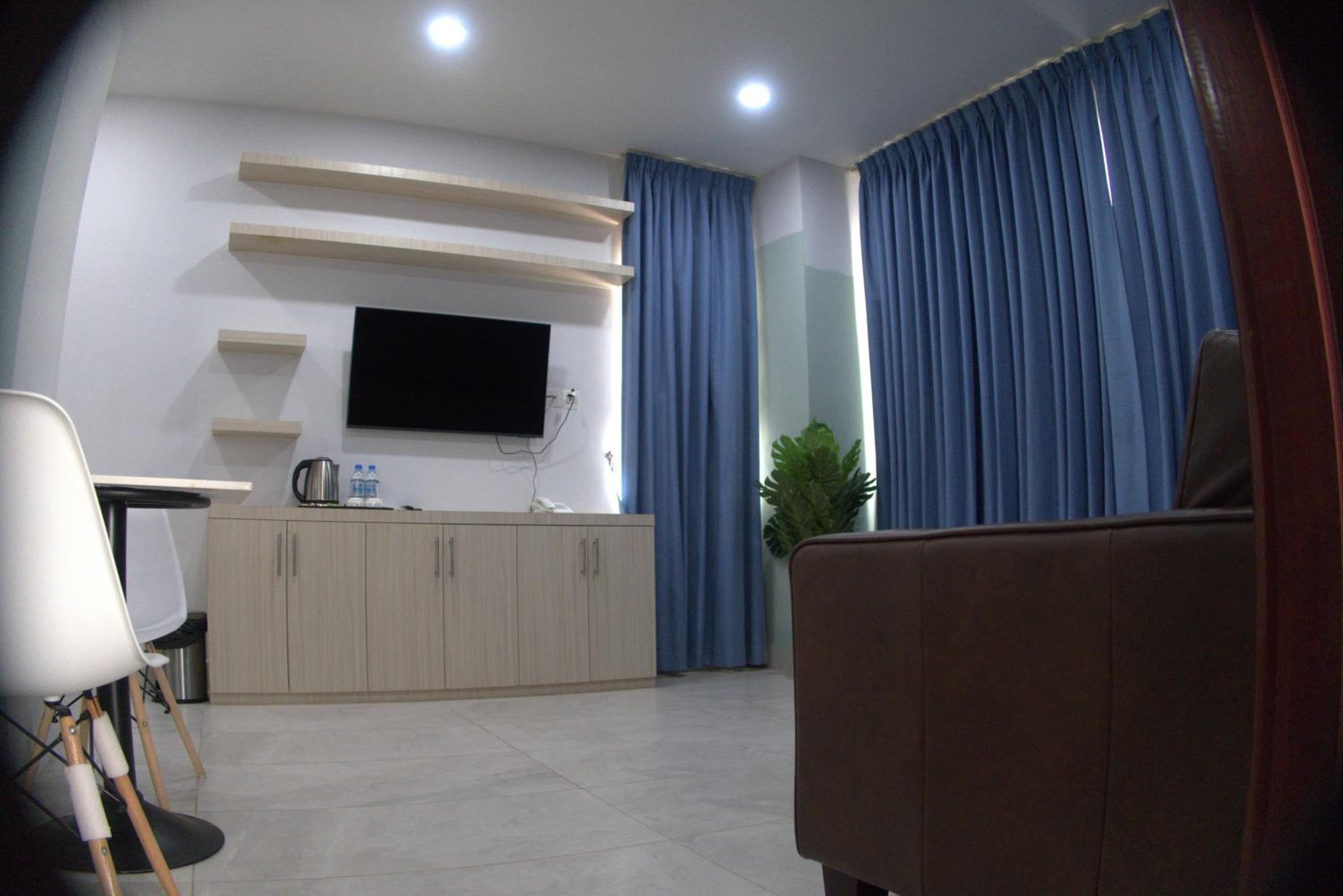 Apartment with Balcony - Photo 6