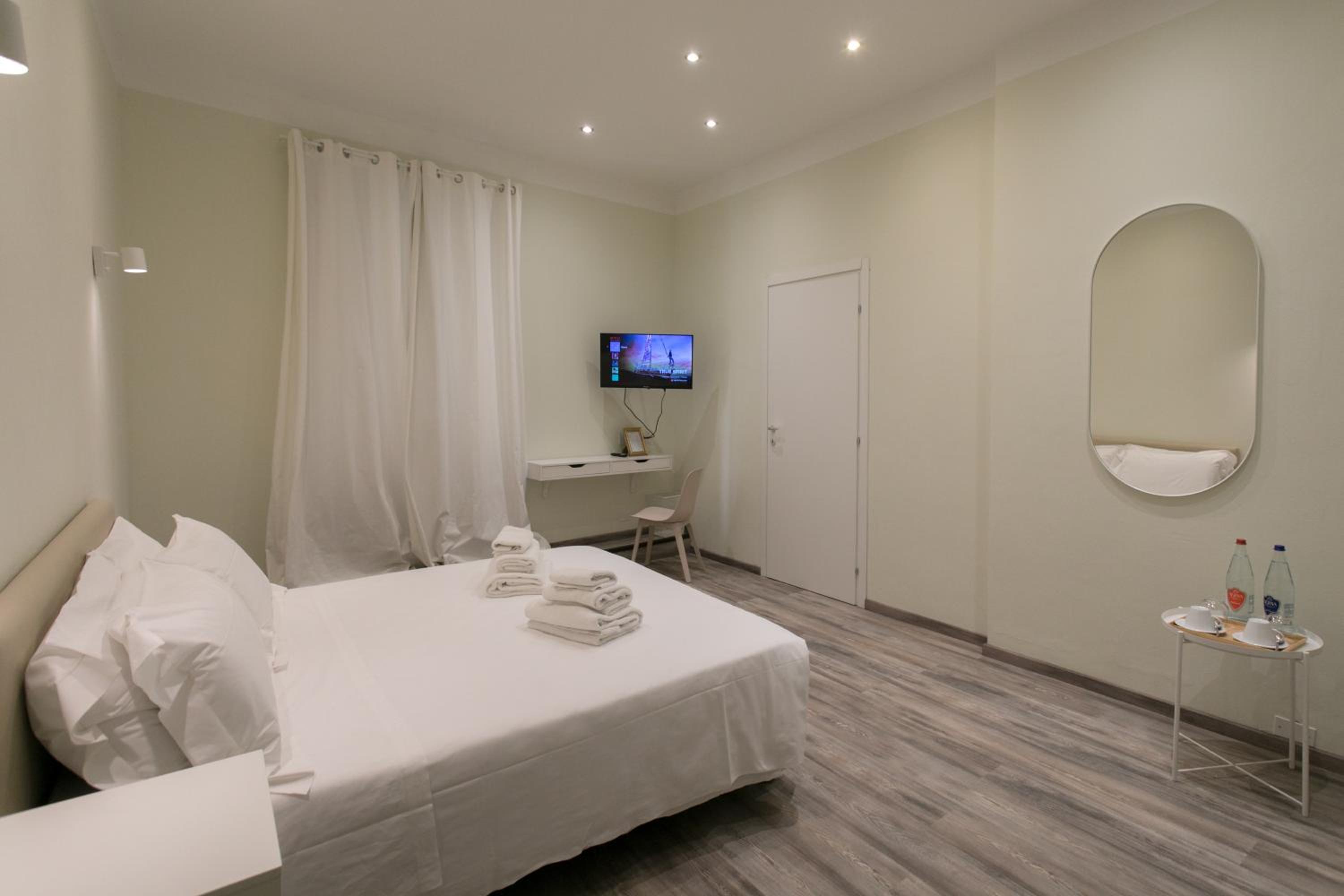 Deluxe Room - Photo 10