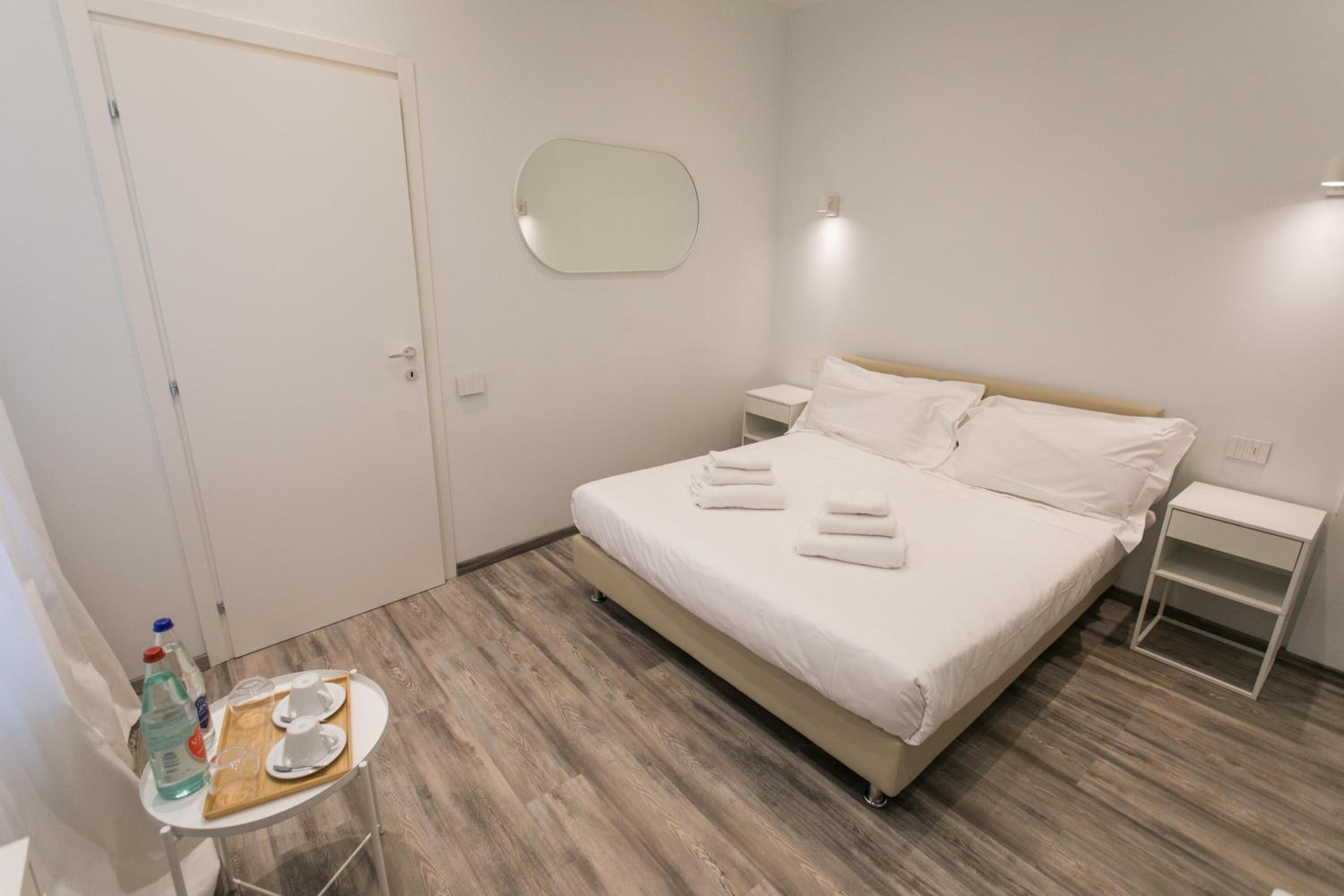 Deluxe Room - Photo 12