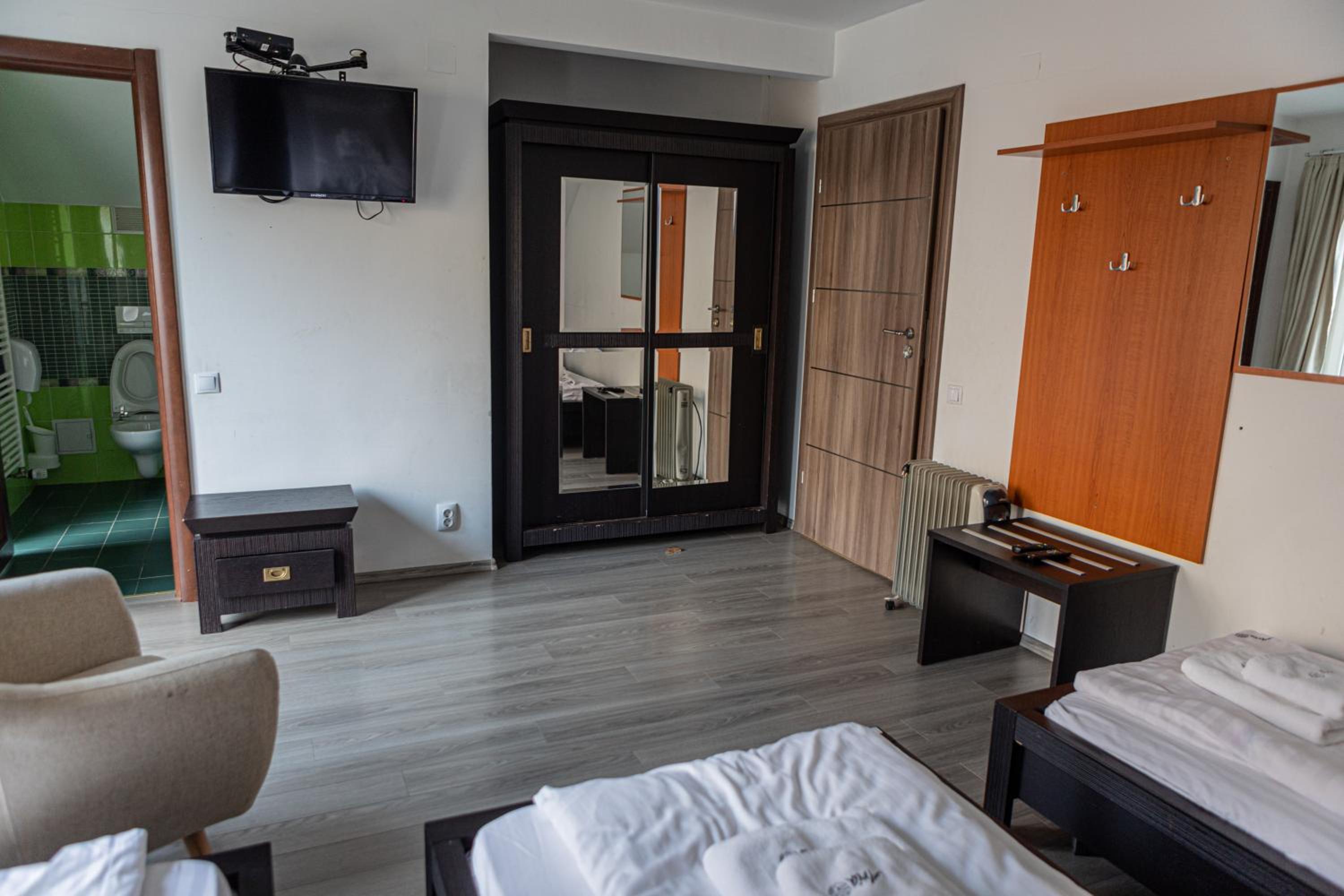 Classic Triple Room photo 2