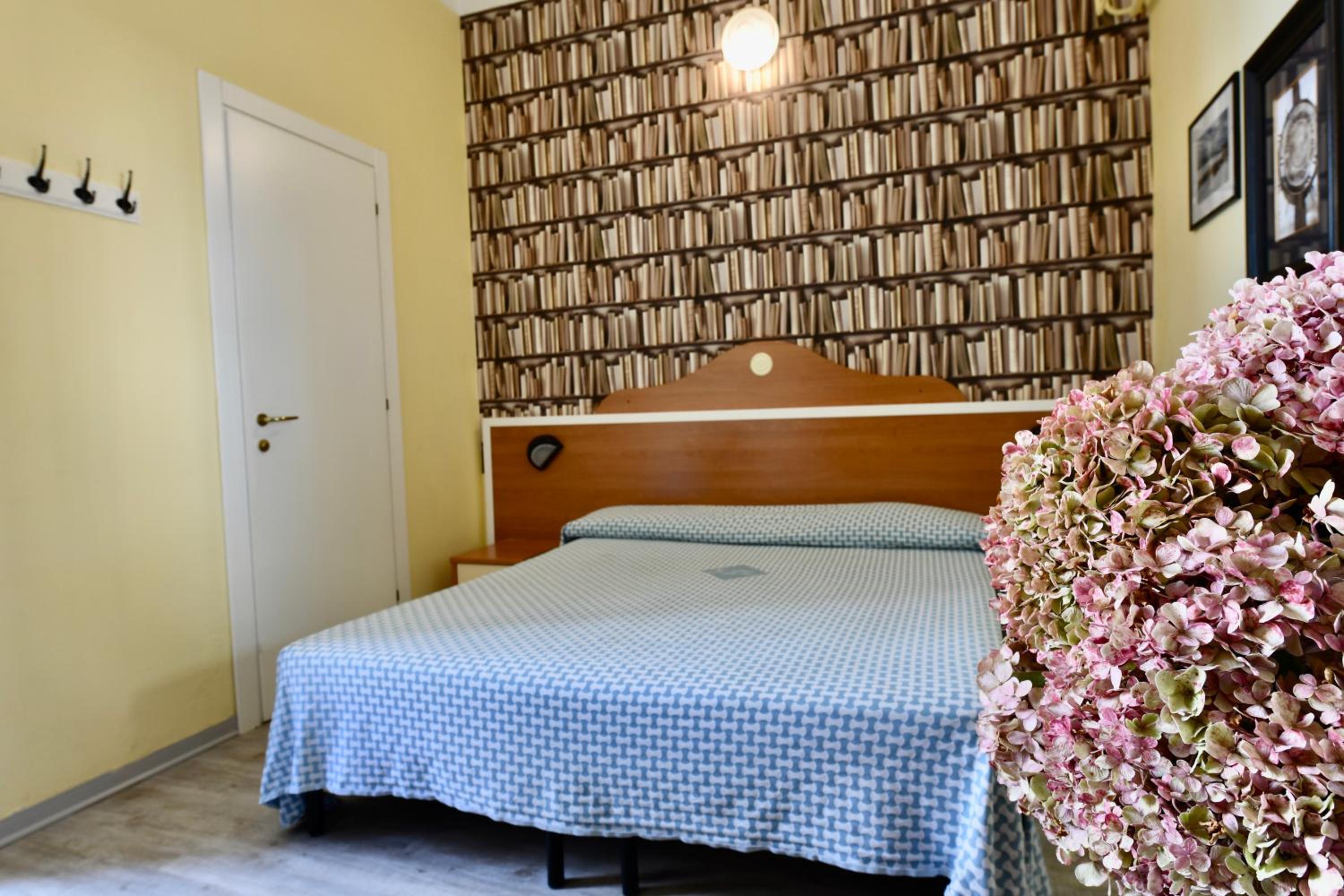 Double or Twin Room - Photo 7