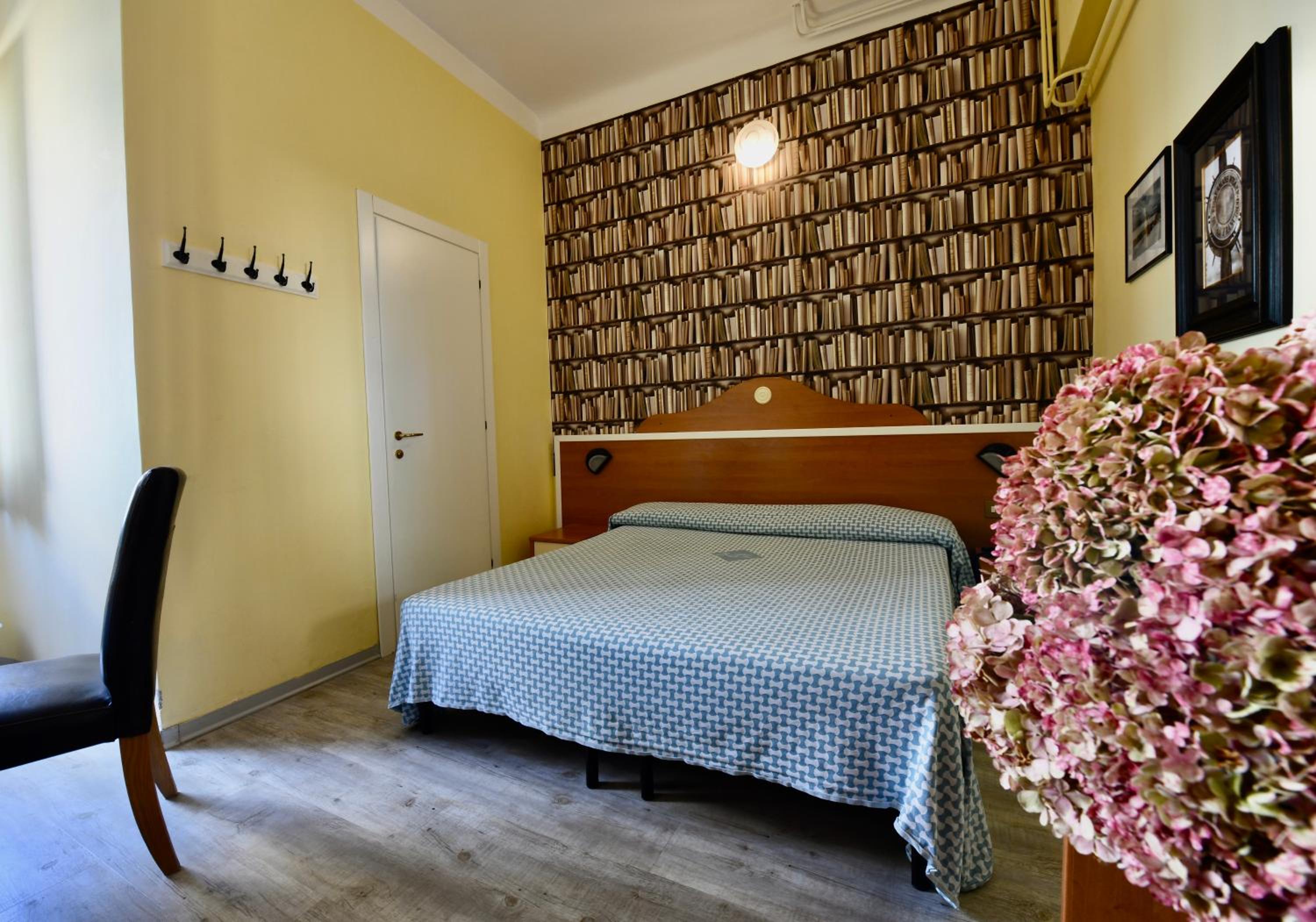 Double or Twin Room - Photo 6