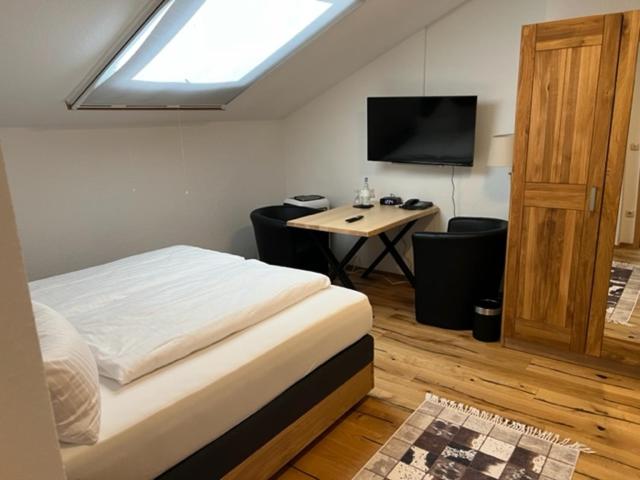 Budget Double Room with sloping roof photo 3
