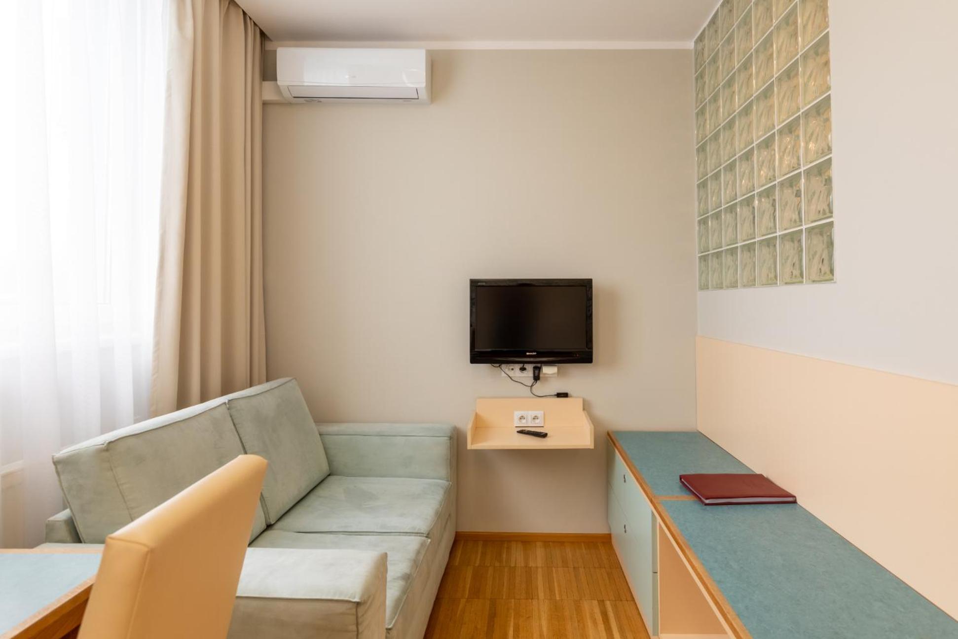 Standard Double Room - Photo 13