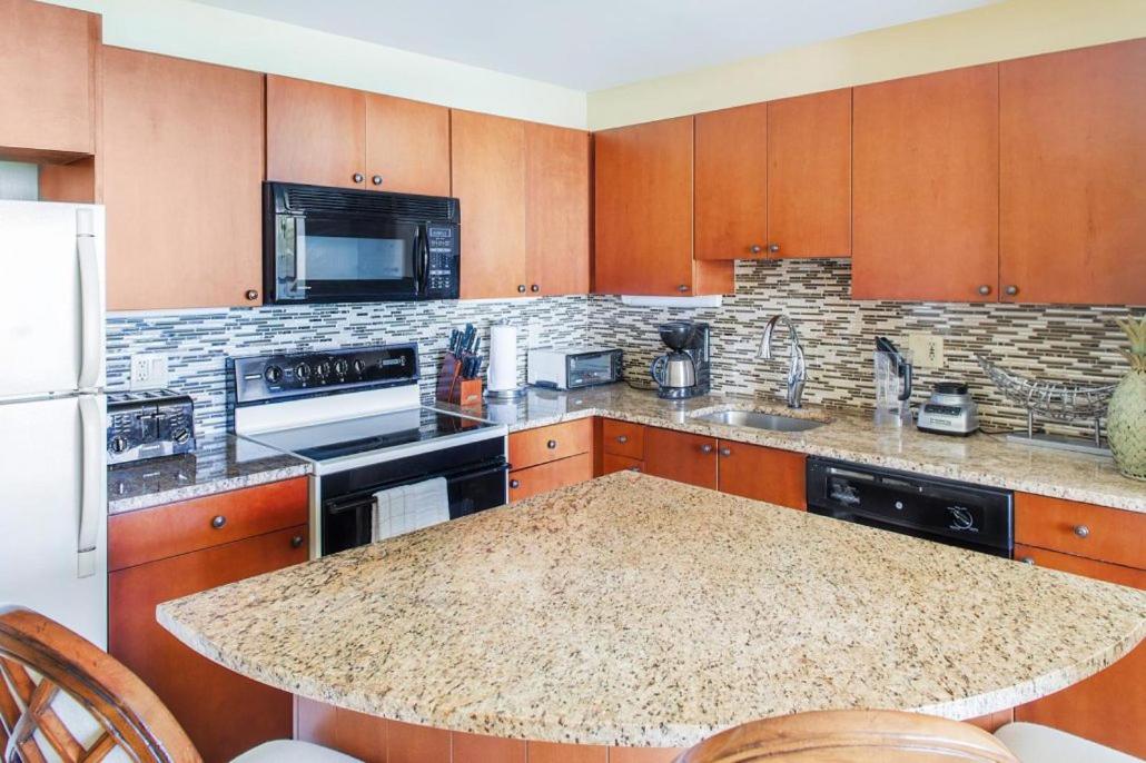 1-Bedroom Oceanfront (4301) photo 2
