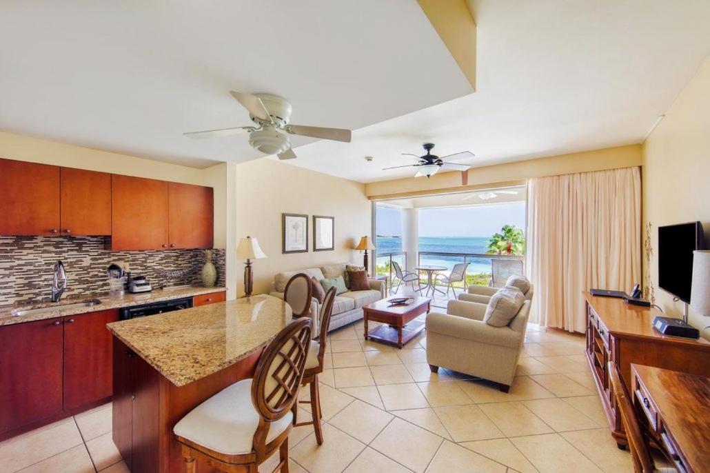 1-Bedroom Oceanfront (4301) photo 3