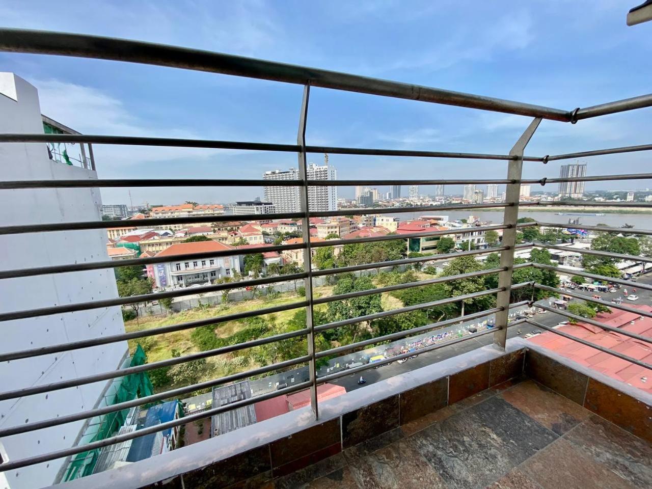 Apartment with Balcony - Photo 25