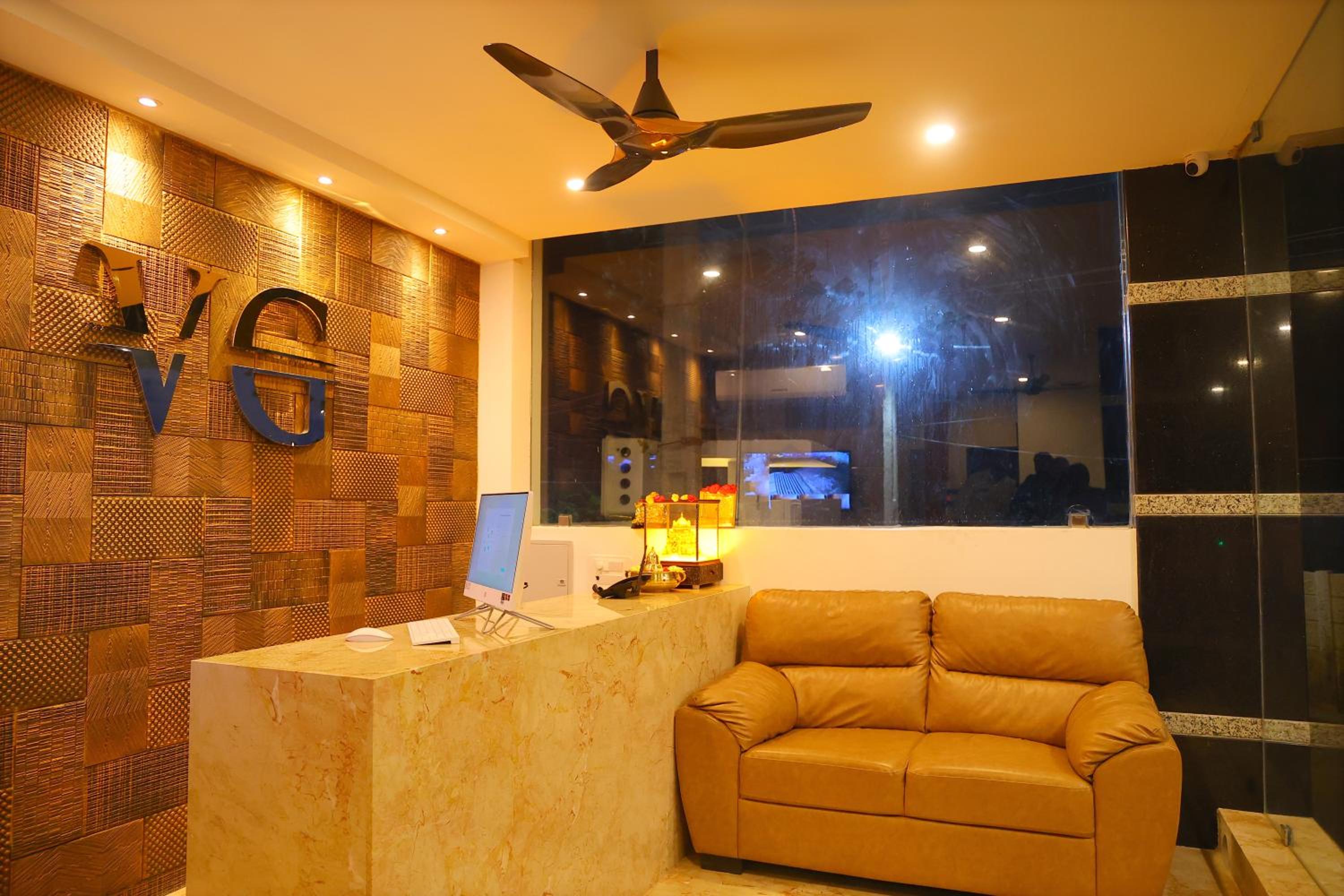 Family Room - Photo 5