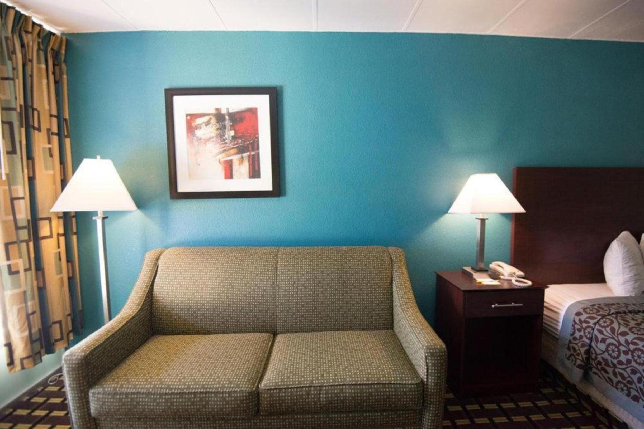 King Room - Non-Smoking photo 2