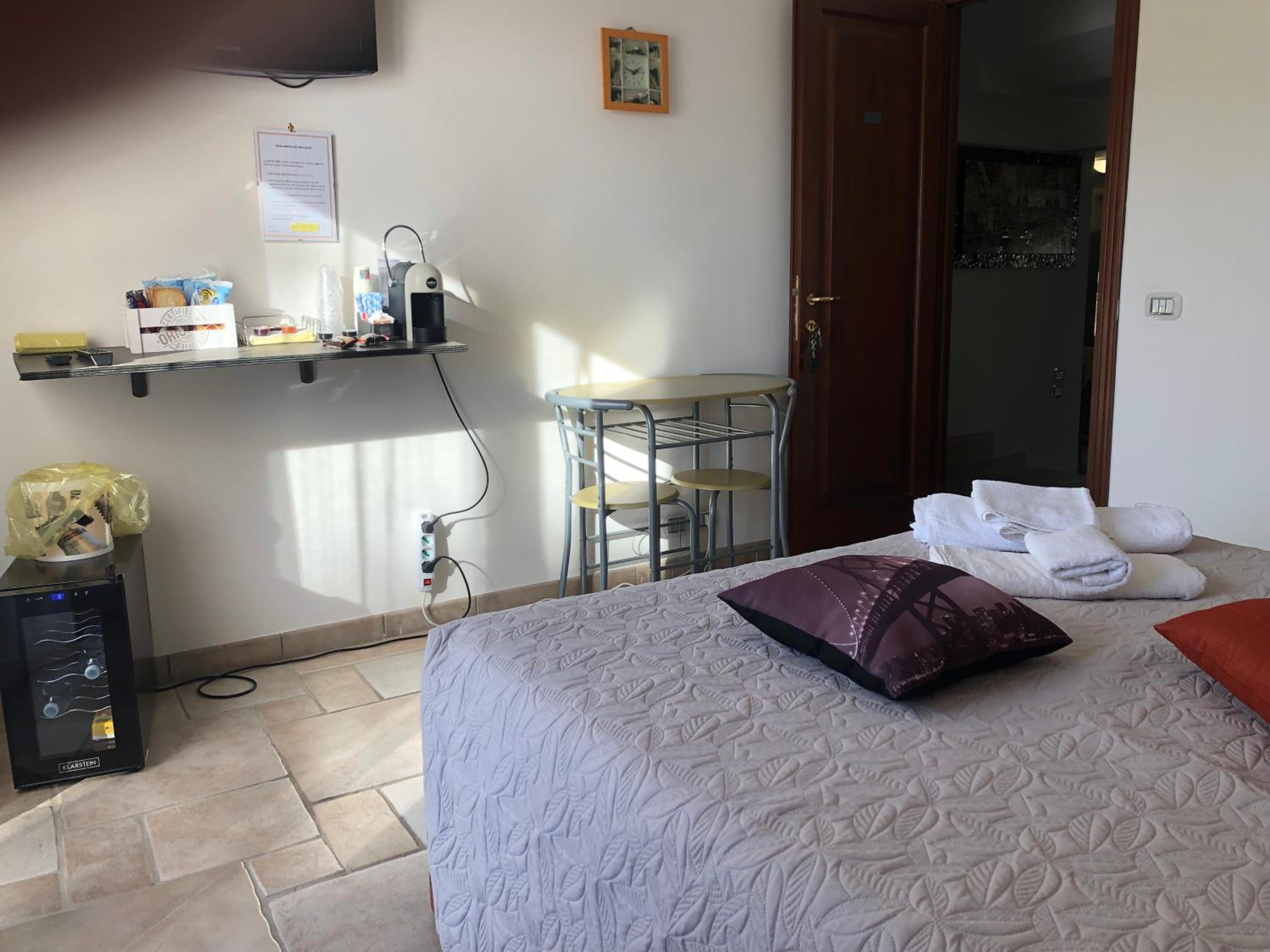 Double Room with Private External Bathroom photo 3