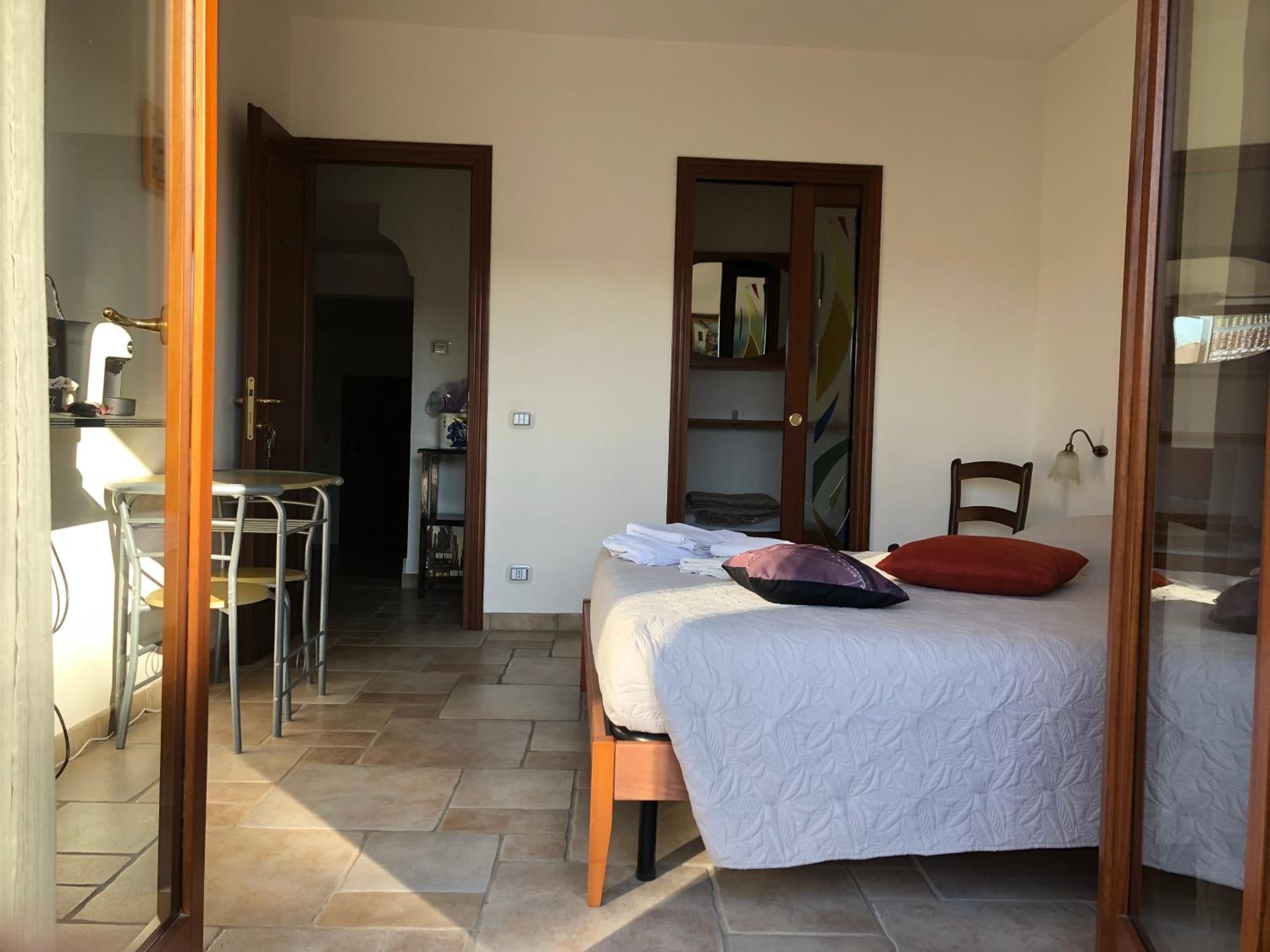 Double Room with Private External Bathroom photo 2
