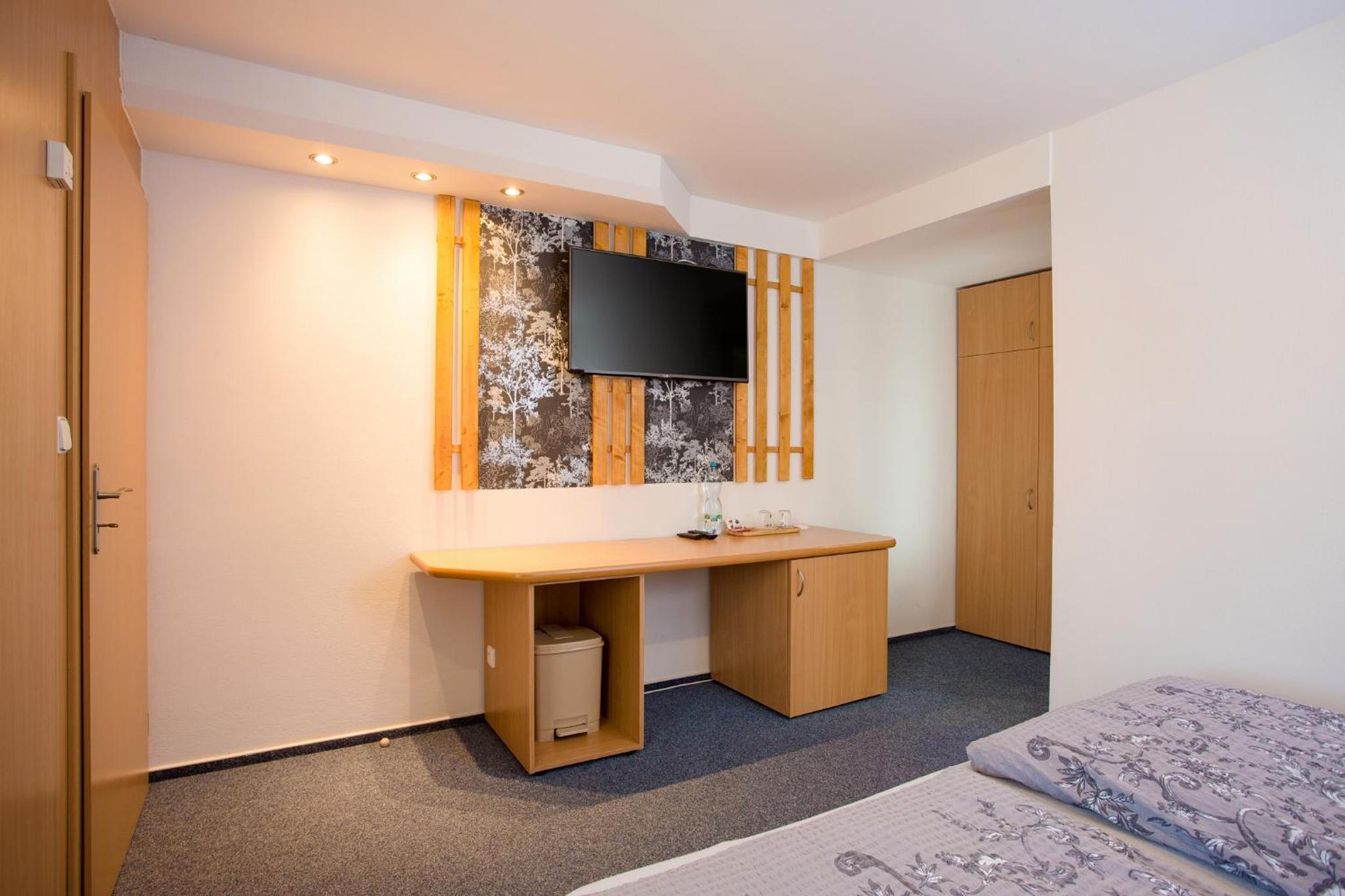 Double or Twin Room - Photo 2