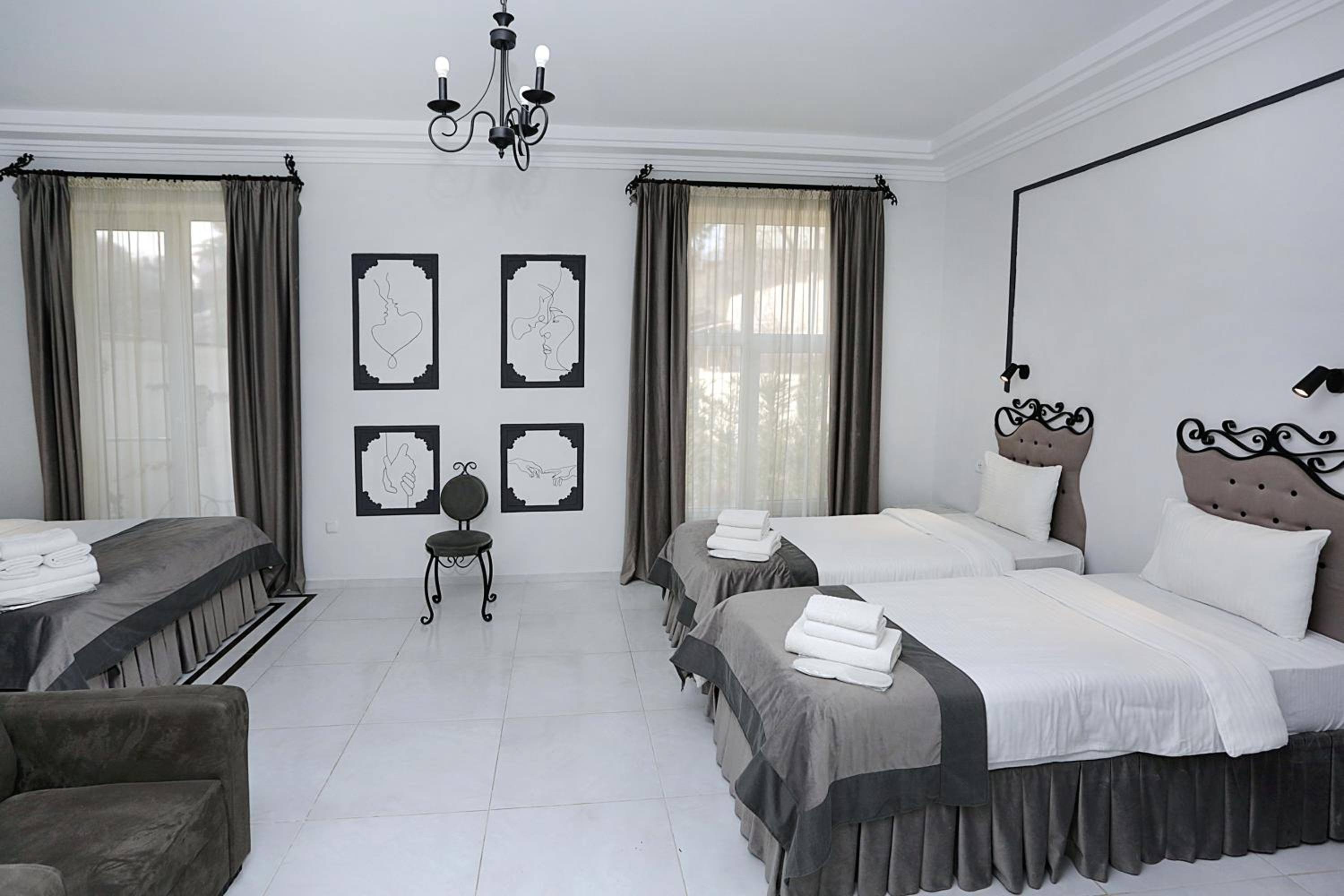 Family Room With Private Garden photo 3