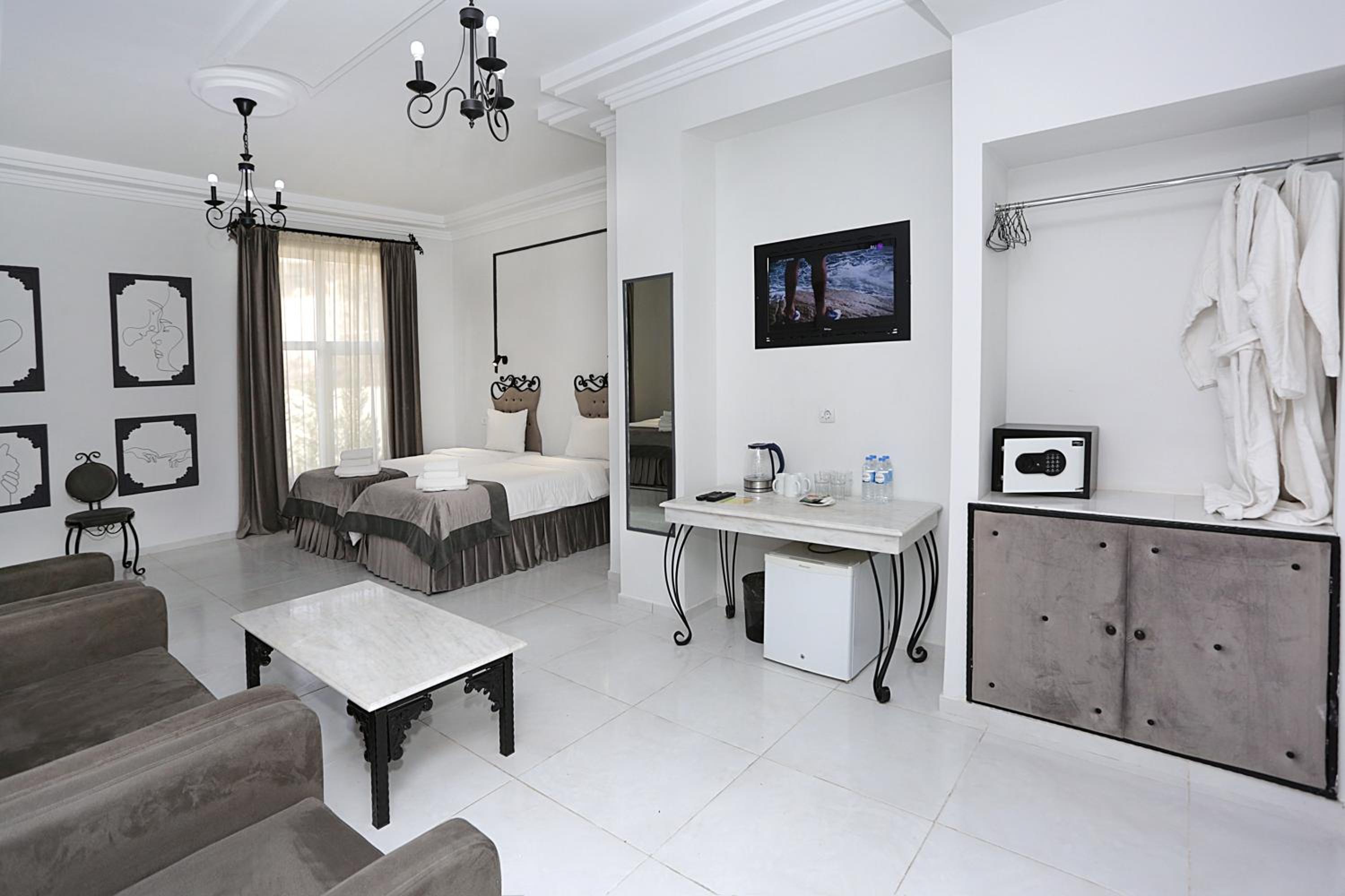 Family Room With Private Garden photo 1
