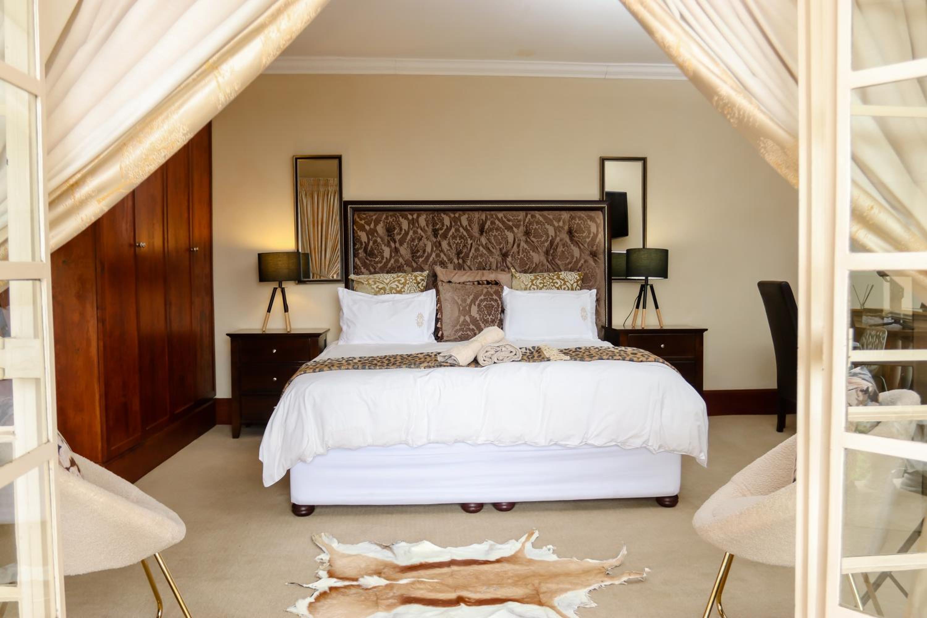 Executive King Room - Photo 11