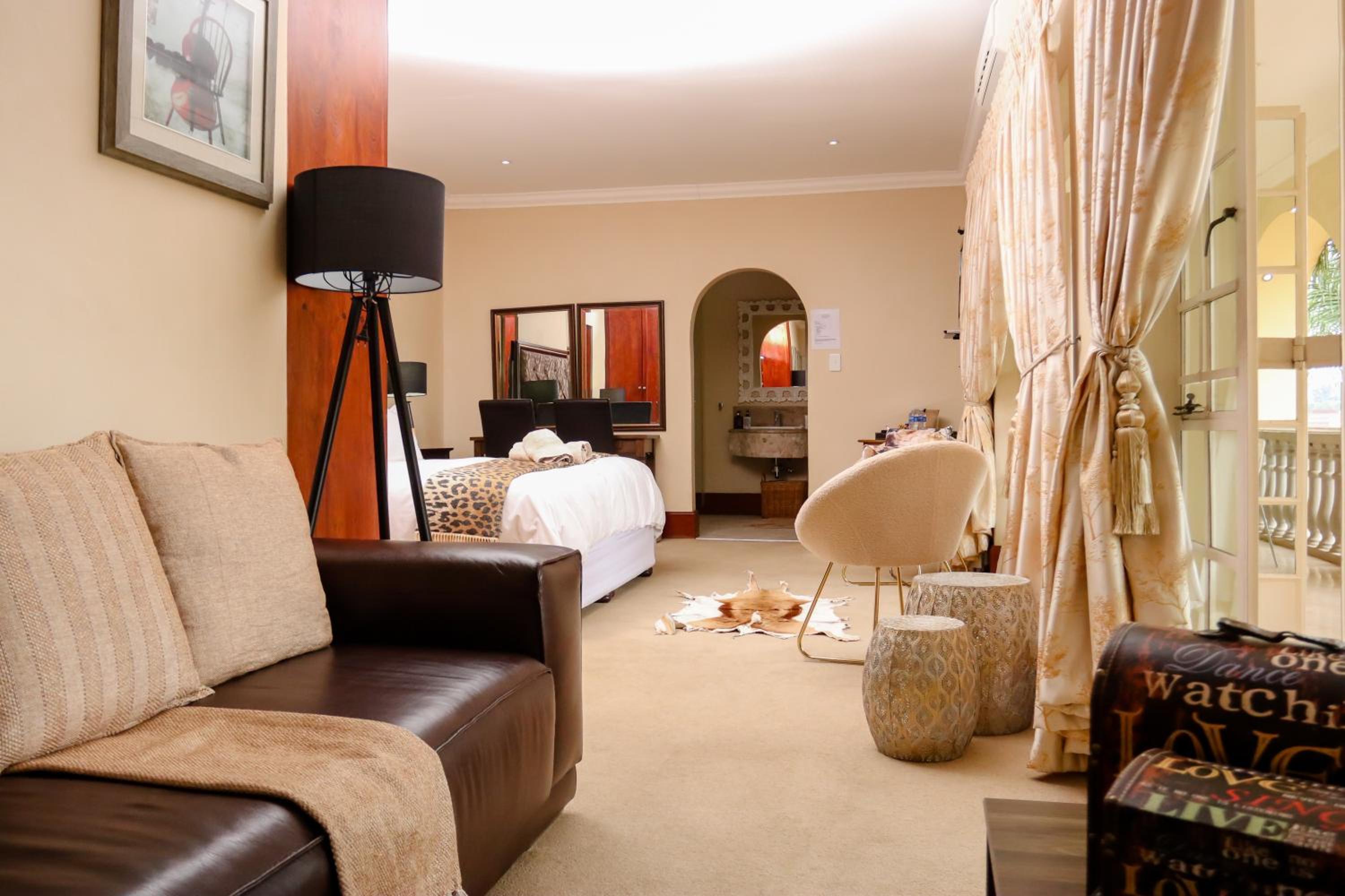 Executive King Room - Photo 10