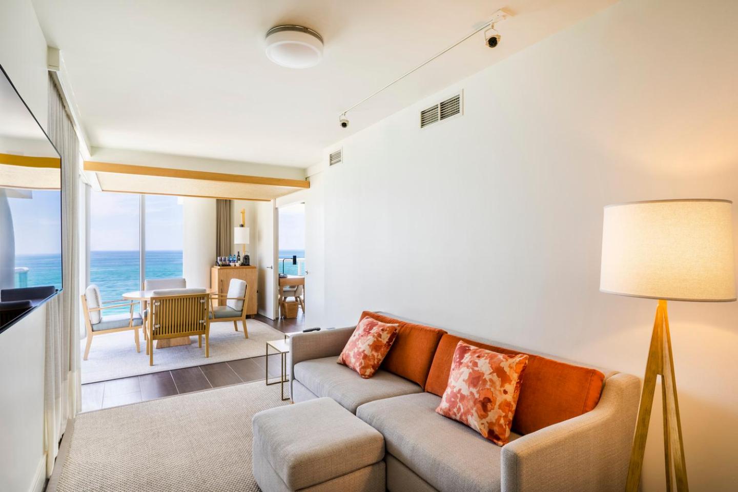One Bedroom Oceanfront Suite King with Balcony - Photo 2