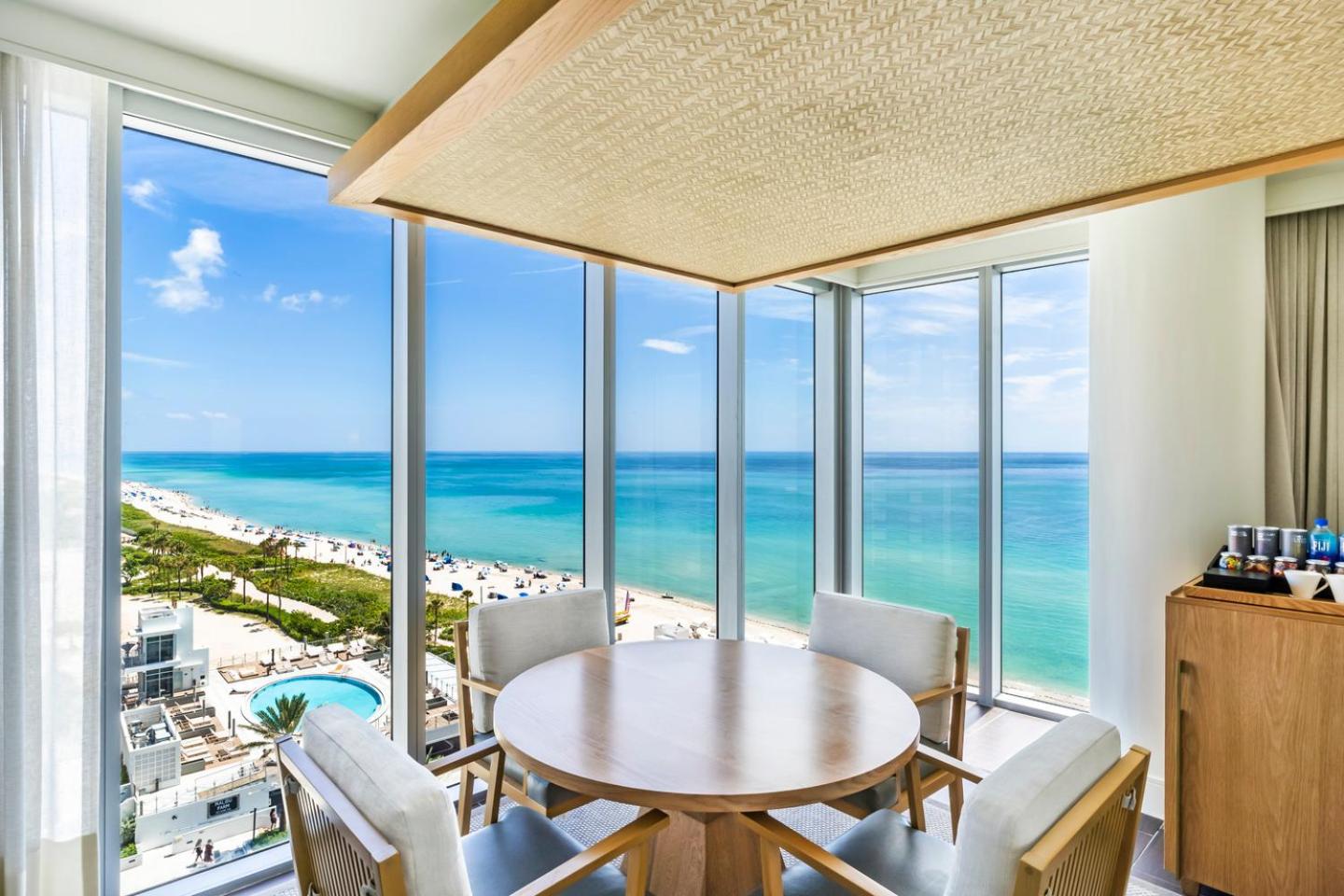 One Bedroom Oceanfront Suite King with Balcony - Photo 8