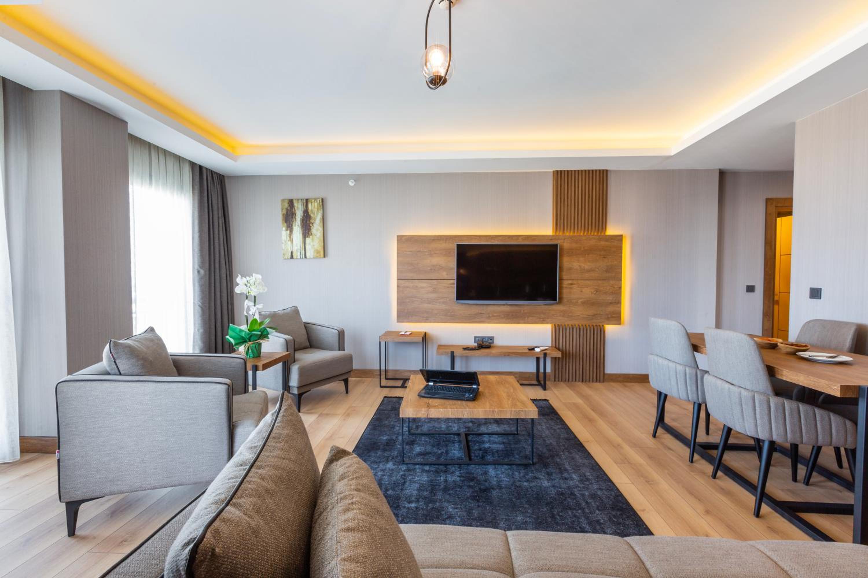One-Bedroom Apartment - Photo 1
