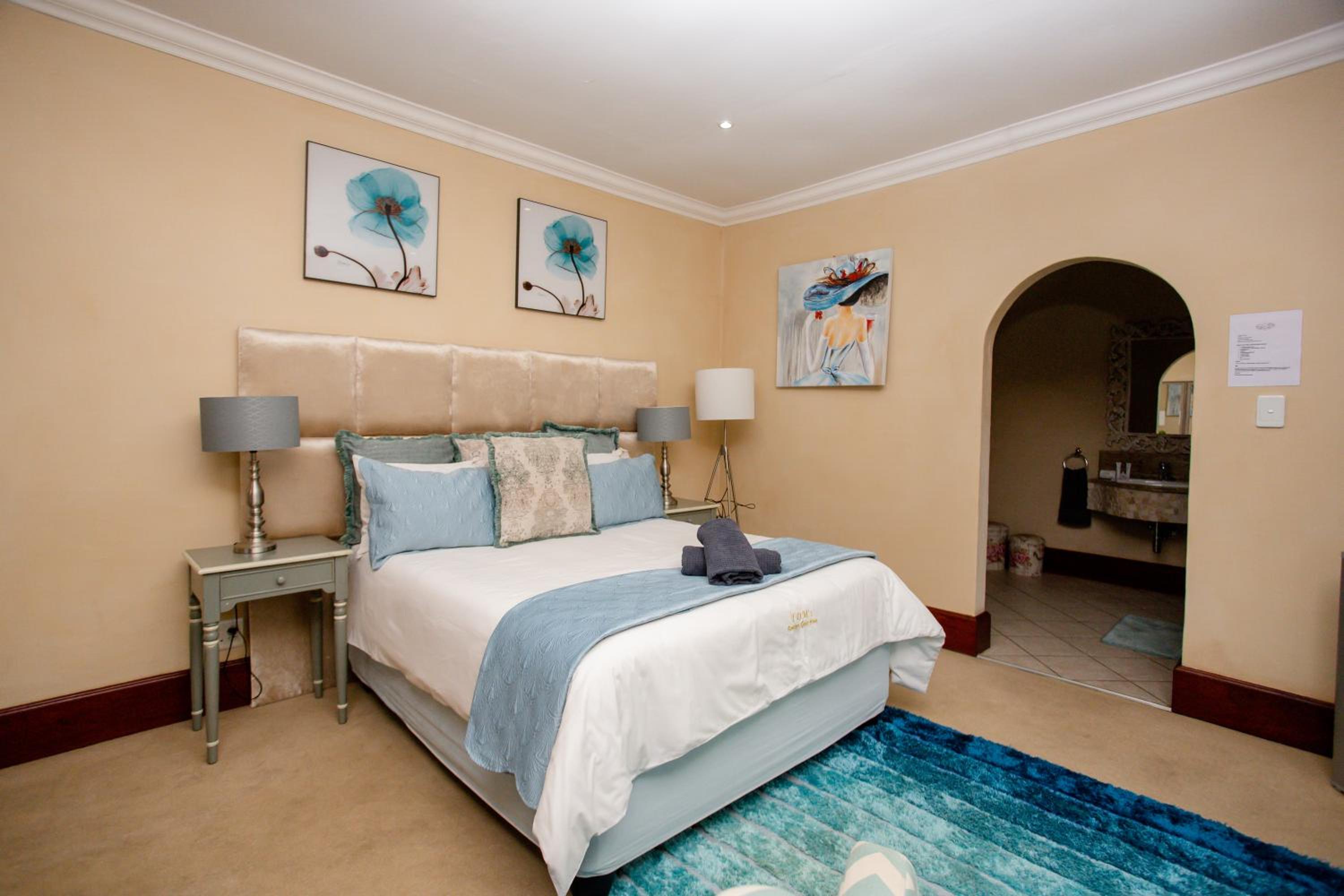 Comfort Queen Room - Photo 5