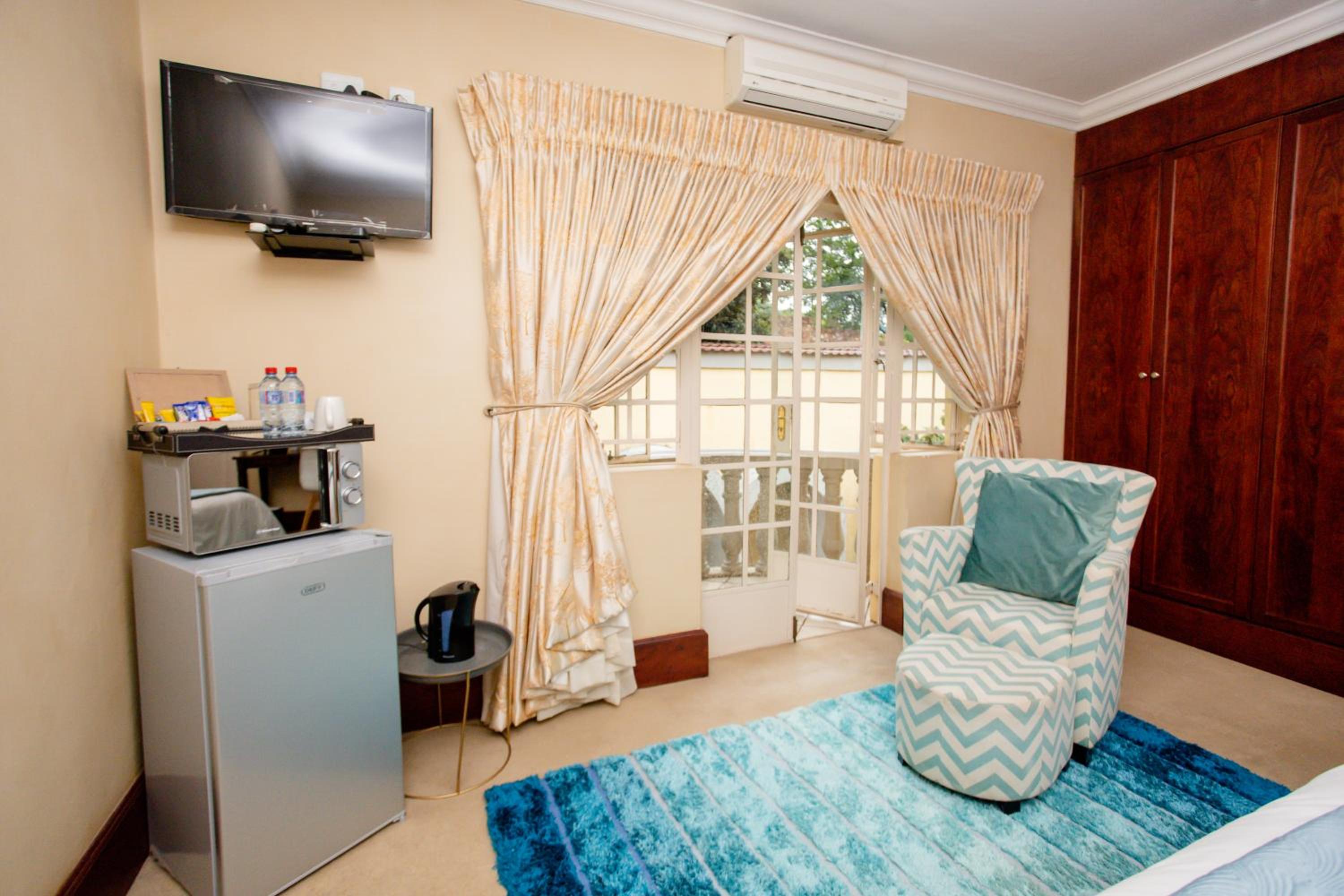 Comfort Queen Room - Photo 4